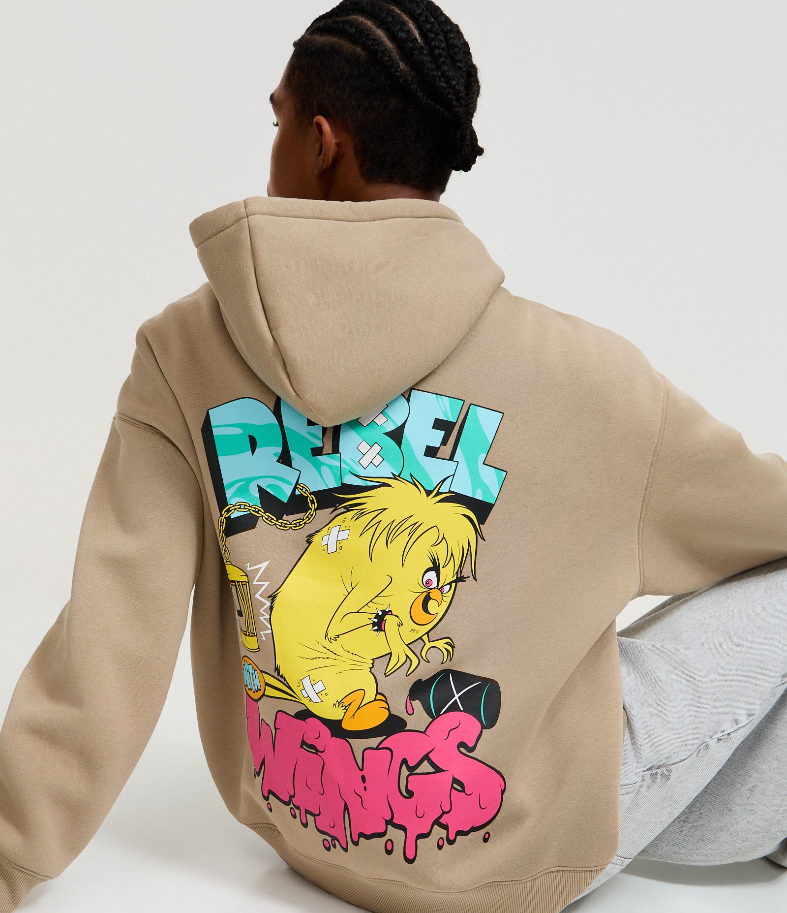 Casaco em Moletom Felpudo com Estampa Piu Piu Monstro e Bolso Canguru Bege 3