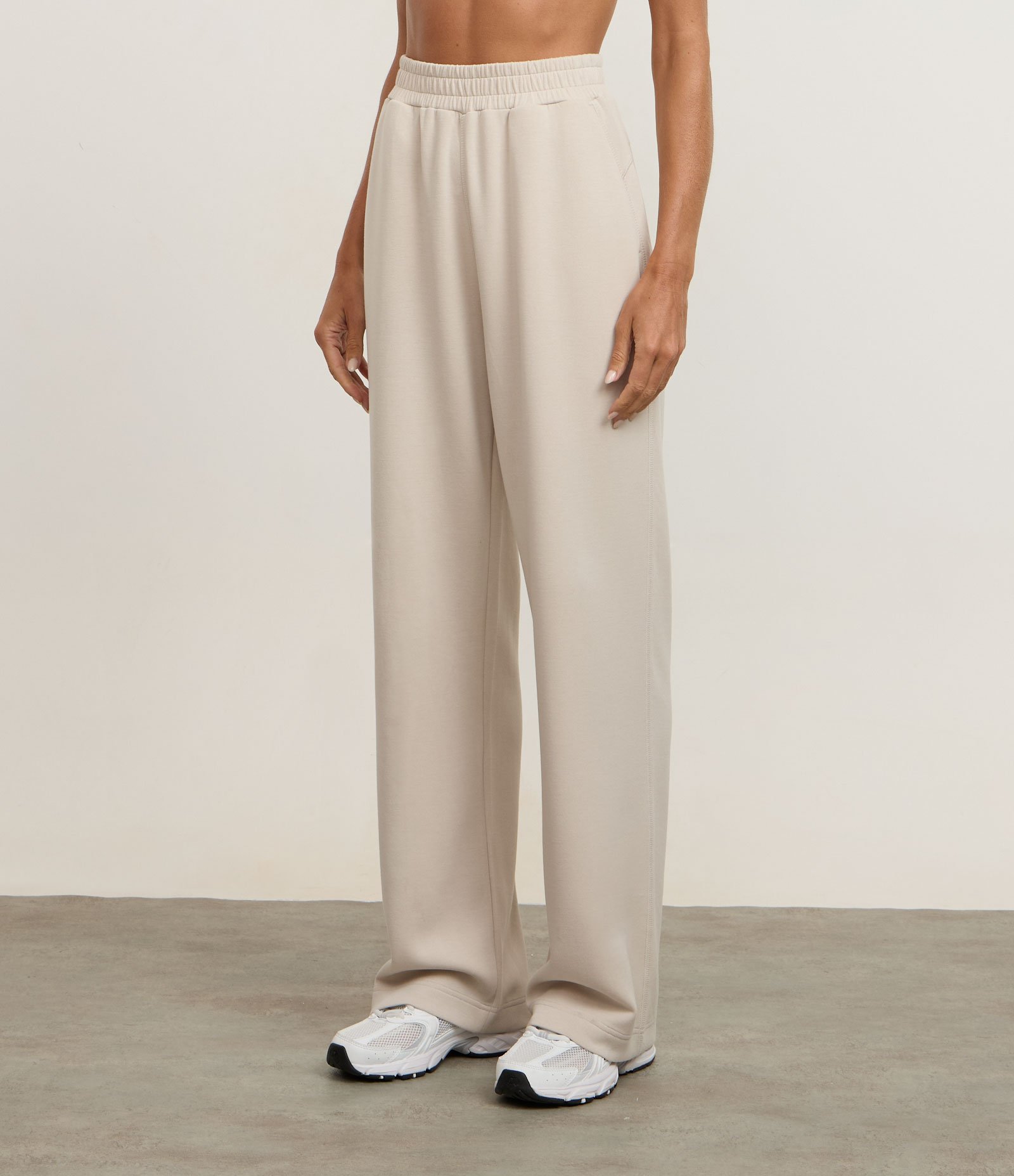 Calça Reta Esportiva em Modal com Trançadeira Cinza Claro 2