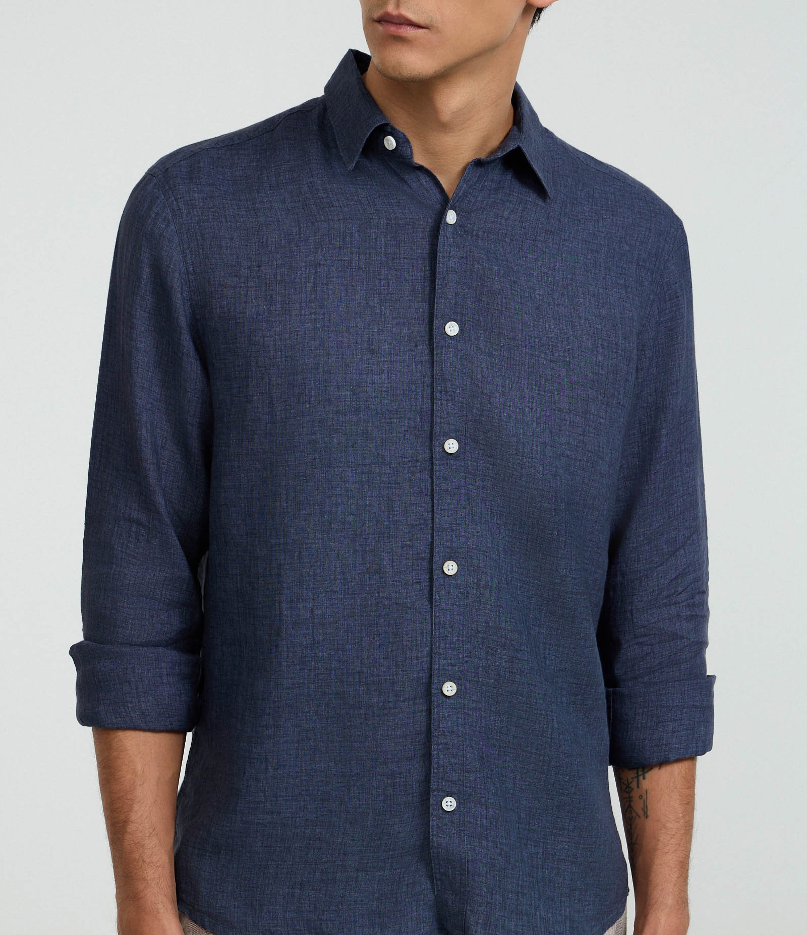 Camisa Comfort em Linho Puro com Gola Colarinho Azul Marinho 4