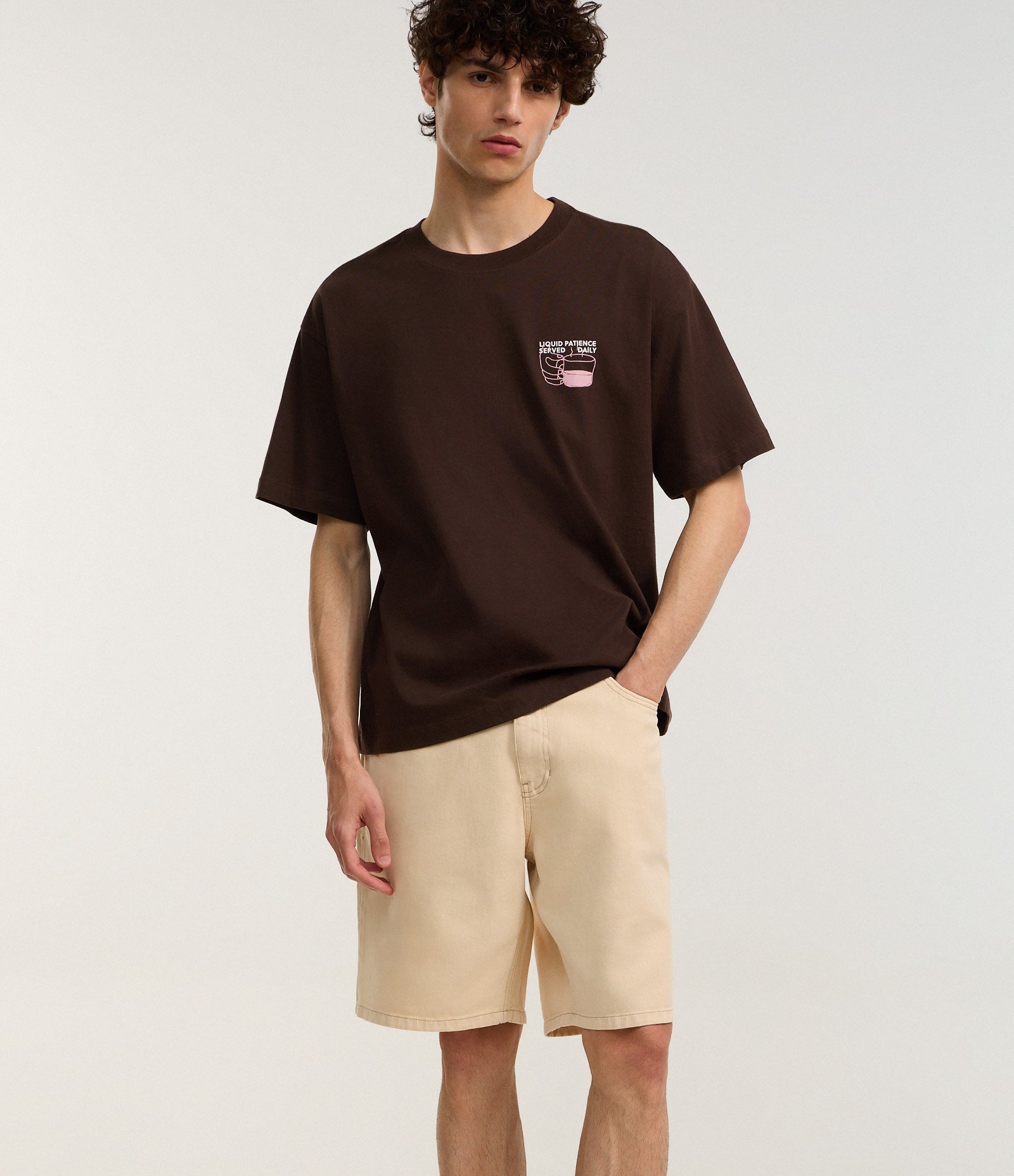 Bermuda Reta Loose em Sarja com Bolso Bege 4