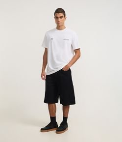 Bermuda Baggy Relaxed em Sarja com Recortes Deslocados e Bolso Lateral