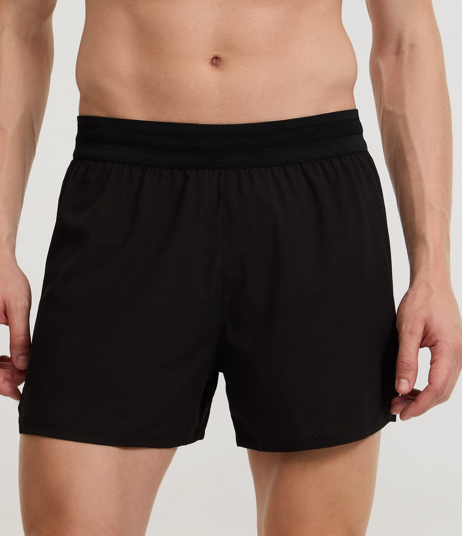 Bermuda Esportiva em Microfibra Liso Running Furadinha Preto 2