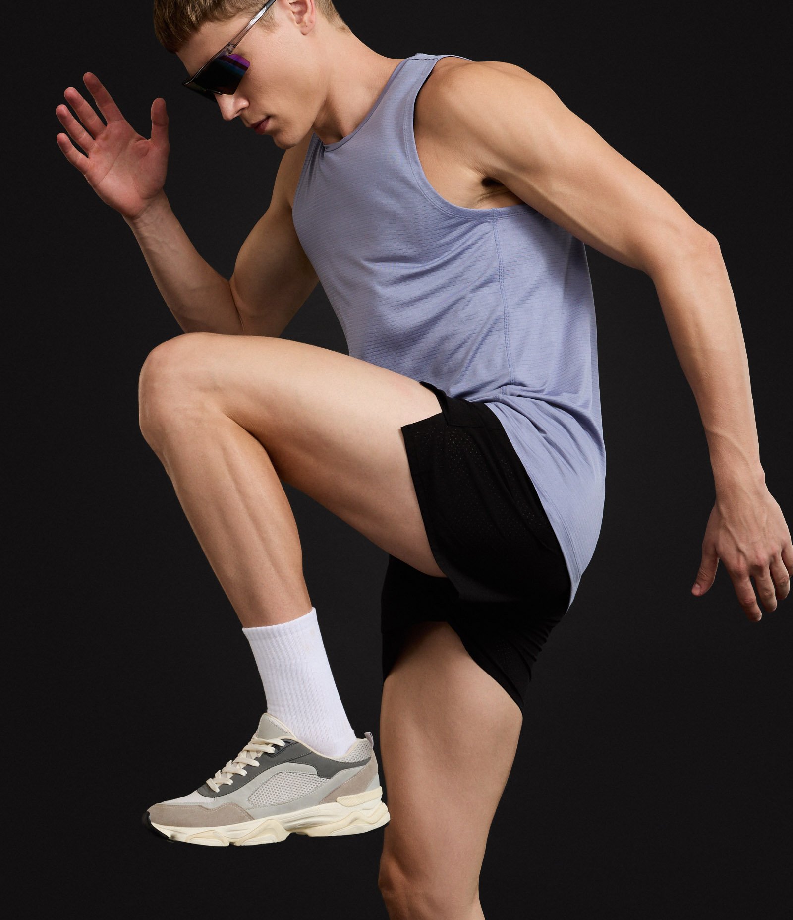 Bermuda Esportiva em Microfibra Liso Running Furadinha Preto 3