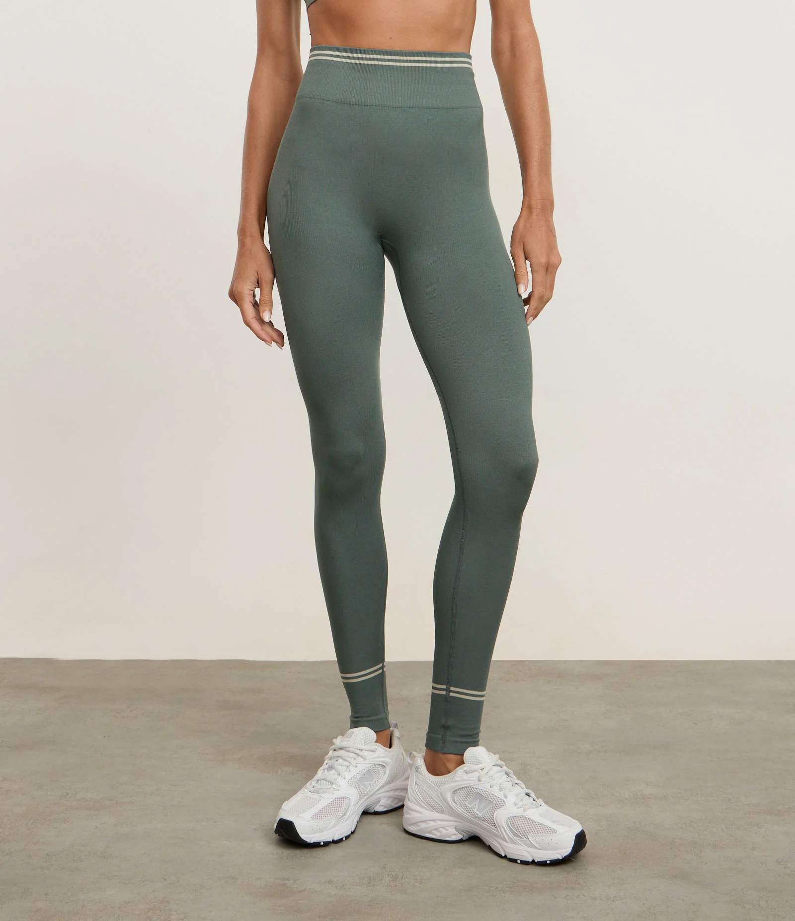Calça Legging Esportiva Seamless com Listras no Cós Barra Verde 2