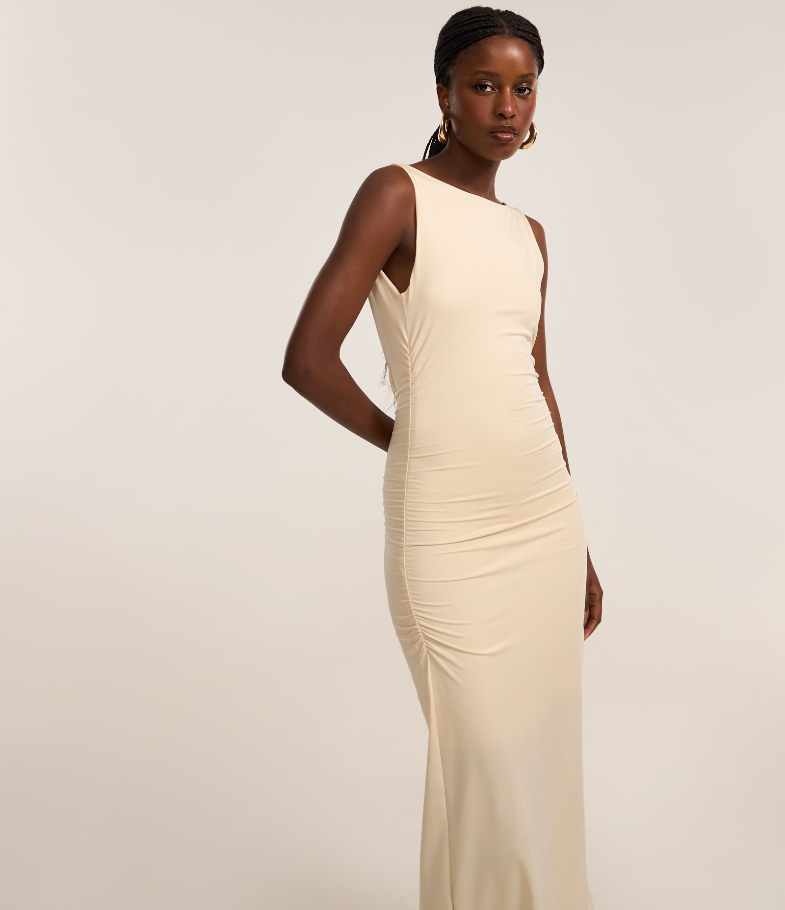 Vestido Long Midi em Microfibra com Decote Canoa nas Costas Bege 3