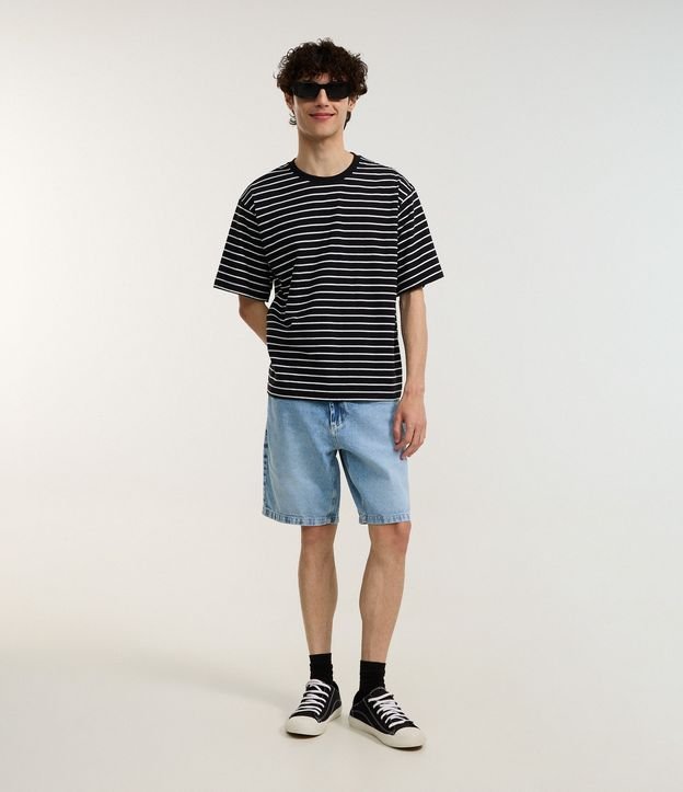 Bermuda Slim em Jeans com Bolsos