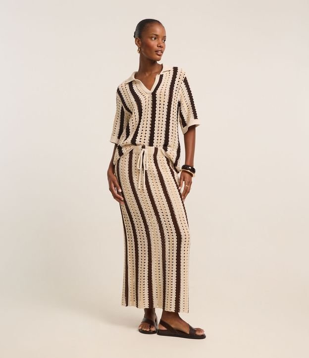 Blusa Boxy Listrada em Tricô com Ponto Vazado de Efeito Crochê