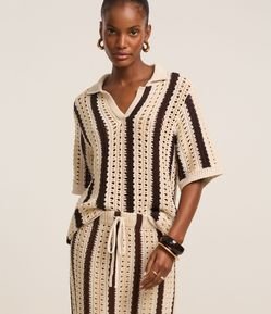 Blusa Boxy Listrada em Tricô com Ponto Vazado de Efeito Crochê