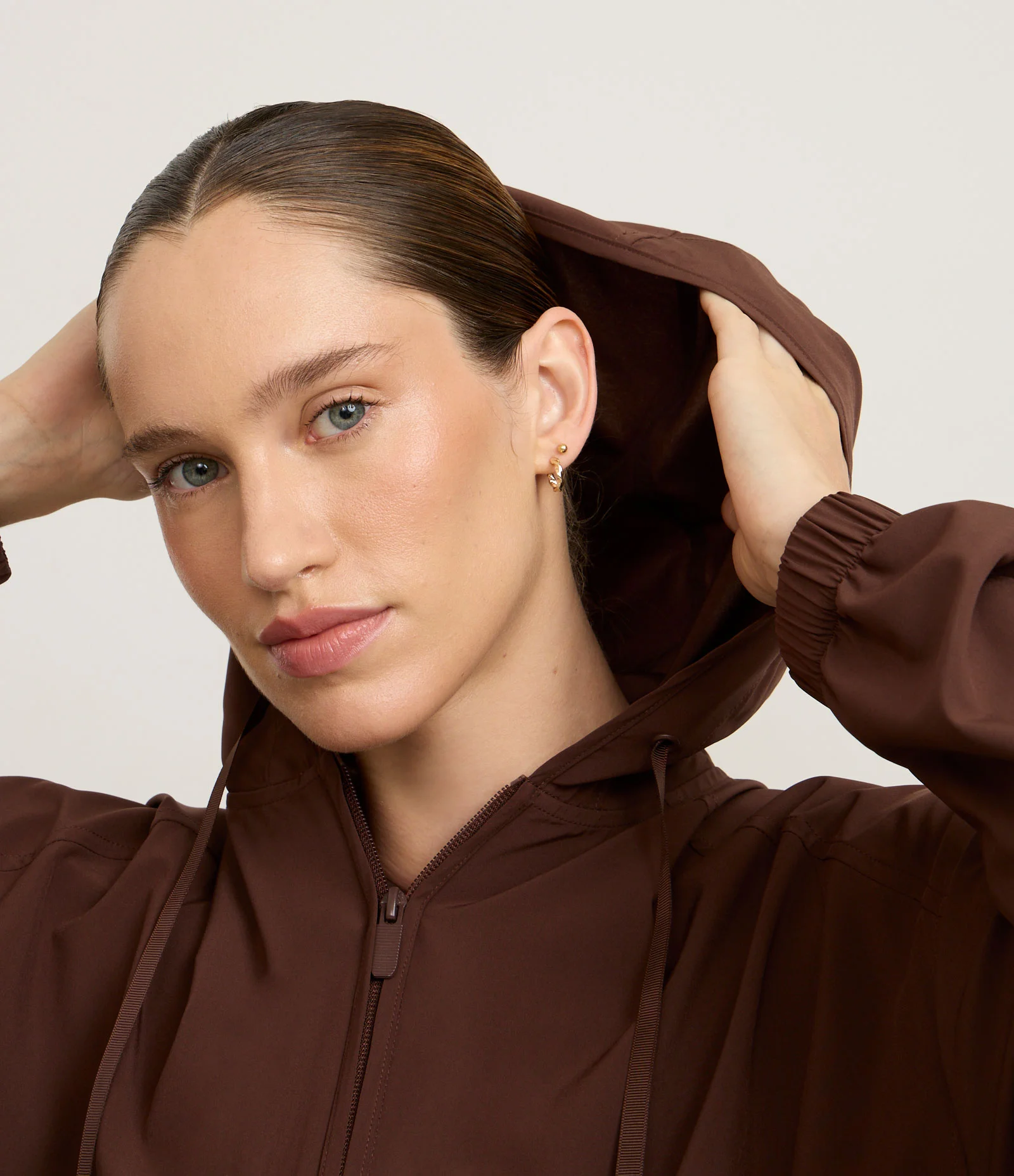 Jaqueta Parka Tecnológica com Capuz e Cintura Ajustável Marrom 2