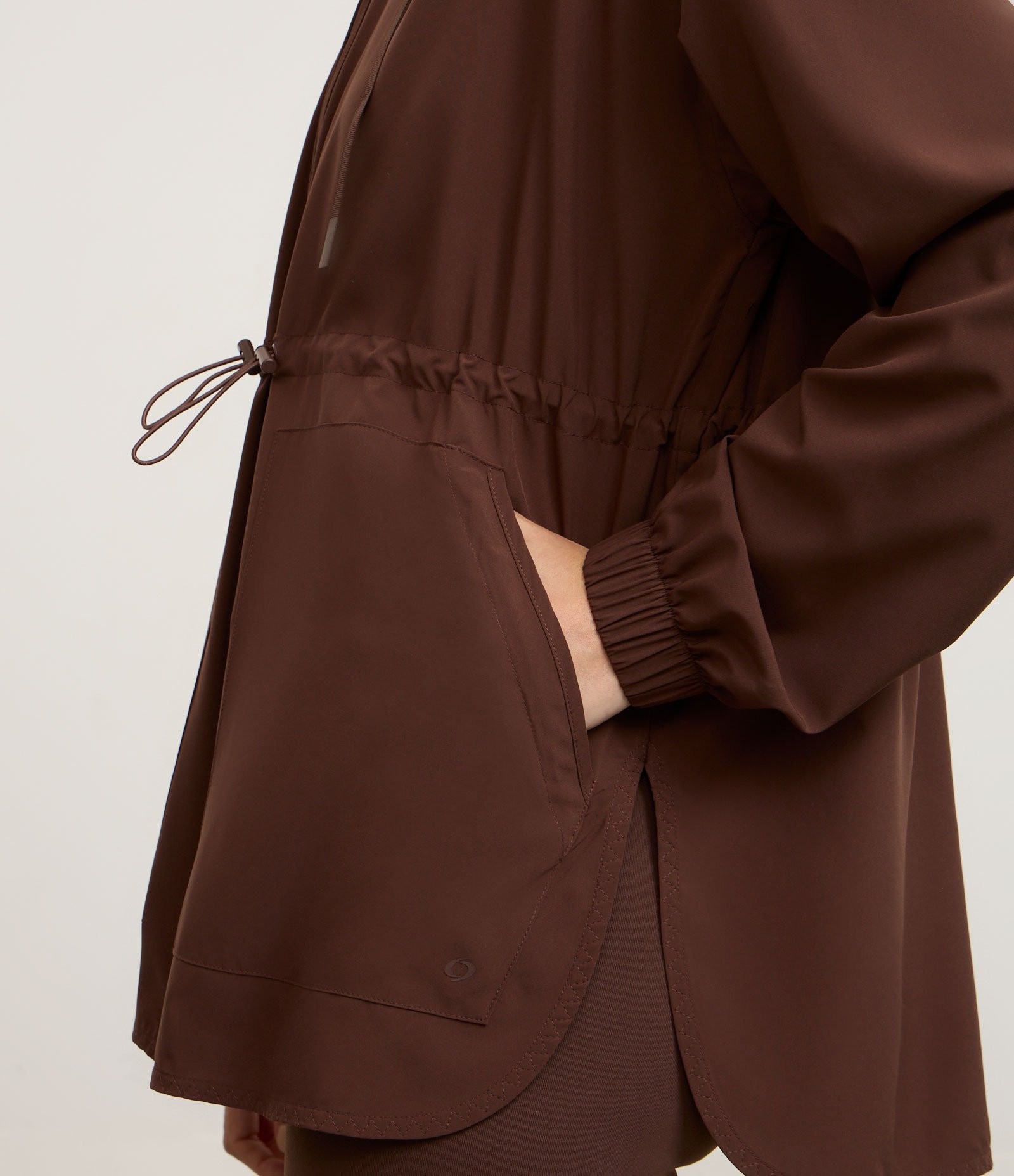 Jaqueta Parka Tecnológica com Capuz e Cintura Ajustável Marrom 3