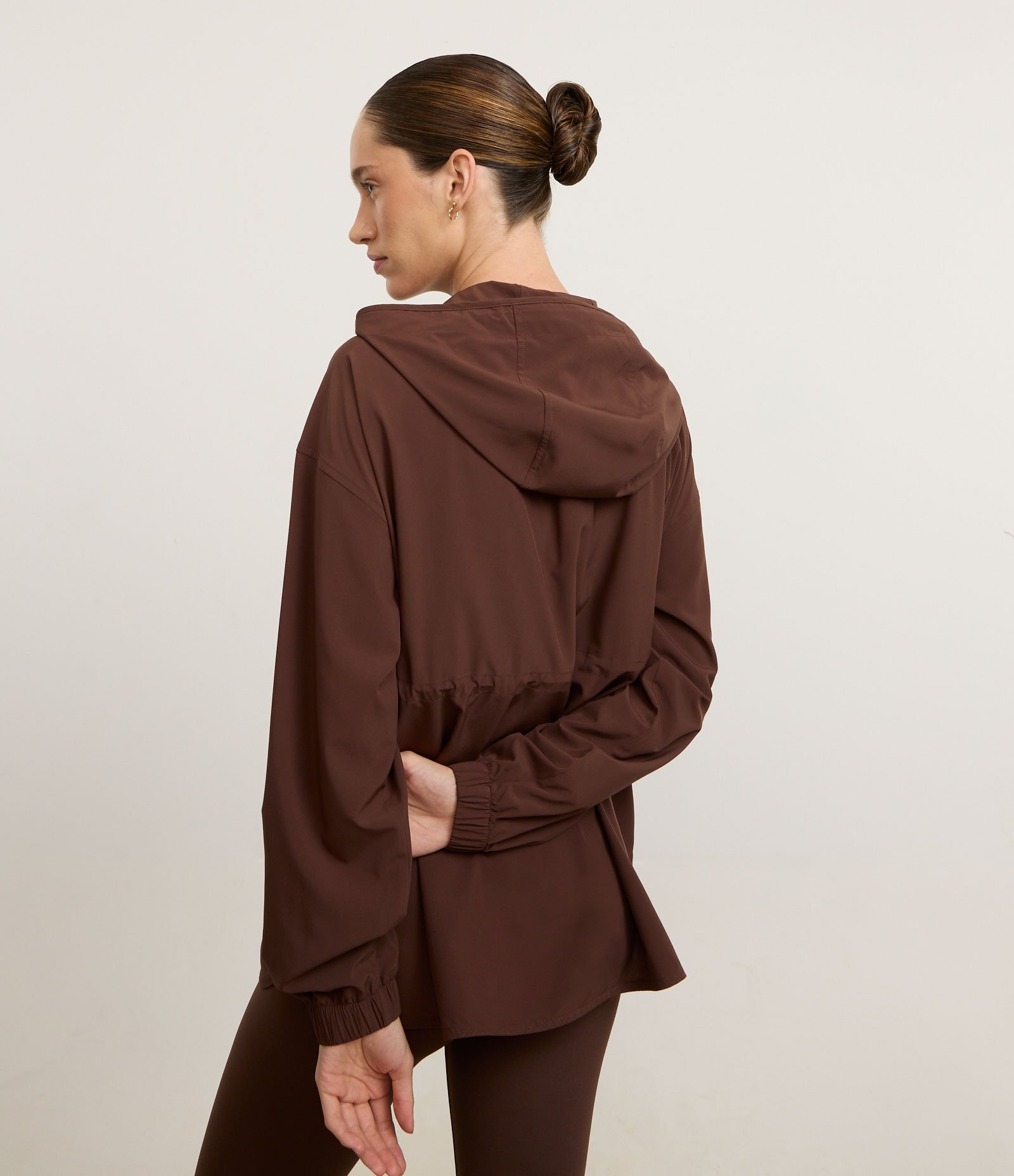 Jaqueta Parka Tecnológica com Capuz e Cintura Ajustável Marrom 4