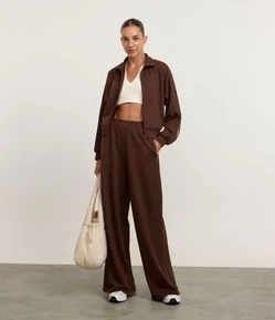 Calça Reta Esportiva com Detalhe Lateral Contrastante