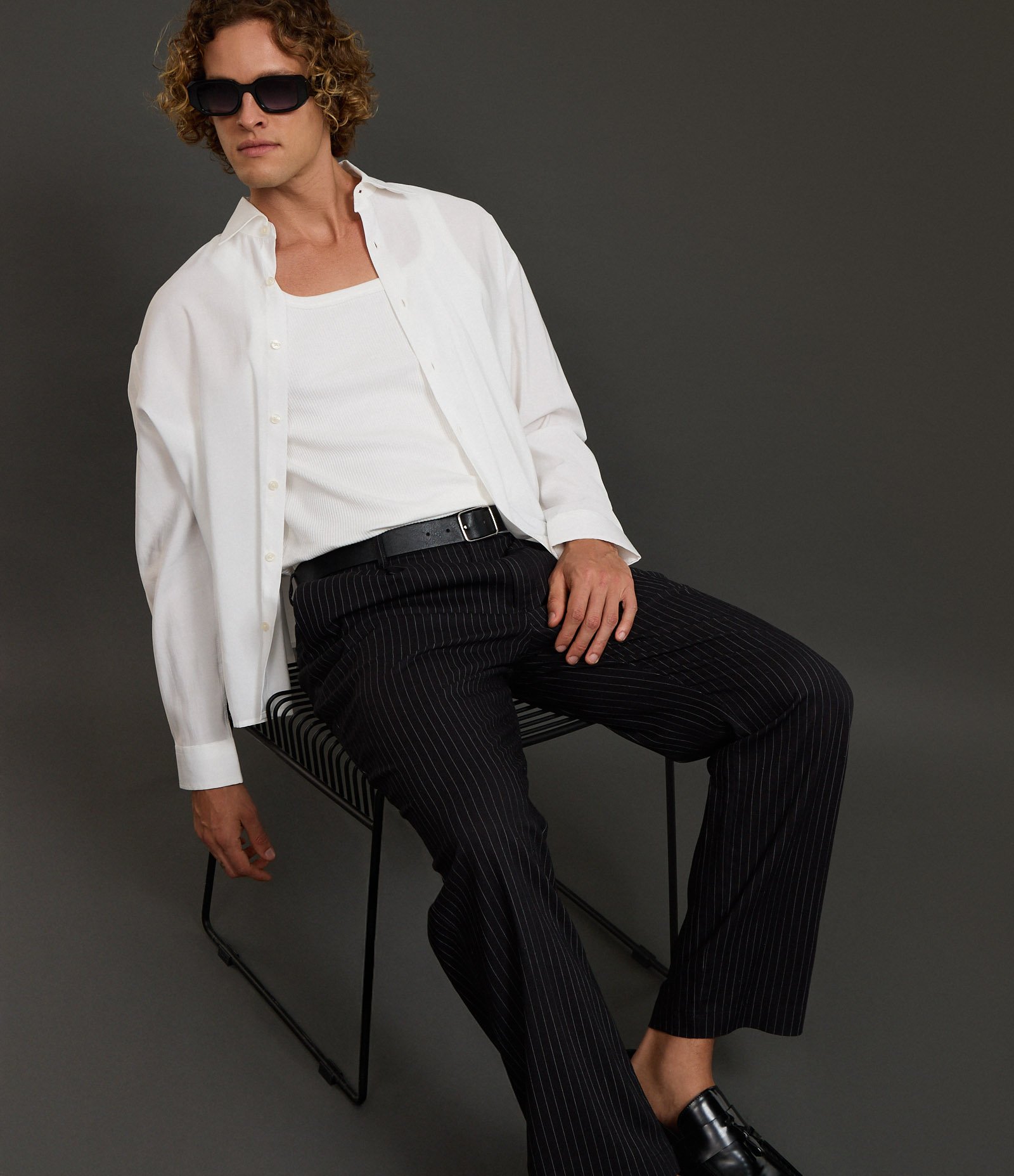 Calça Reta de Alfaiataria em Viscose com Listras Preto 3