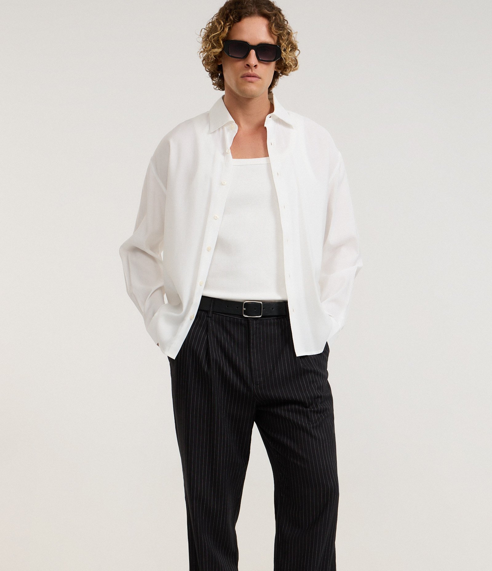 Calça Reta de Alfaiataria em Viscose com Listras Preto 4