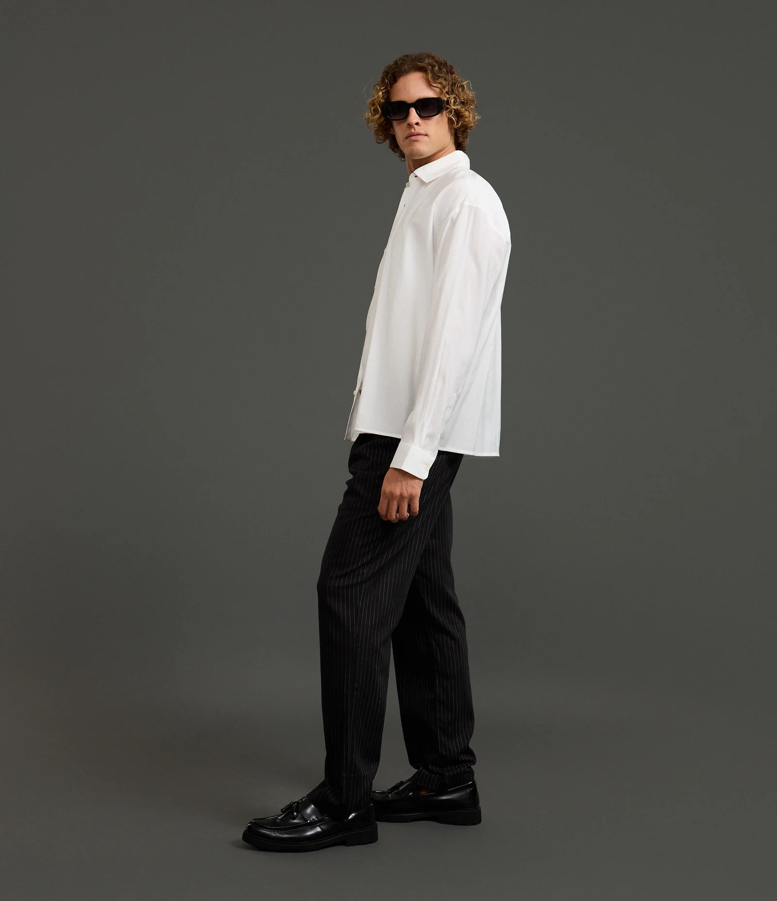 Calça Reta de Alfaiataria em Viscose com Listras Preto 6