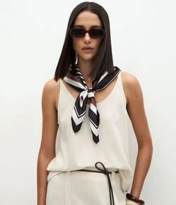 Blusa em Viscolinho com Alça Larga e Decote em V nas Costas