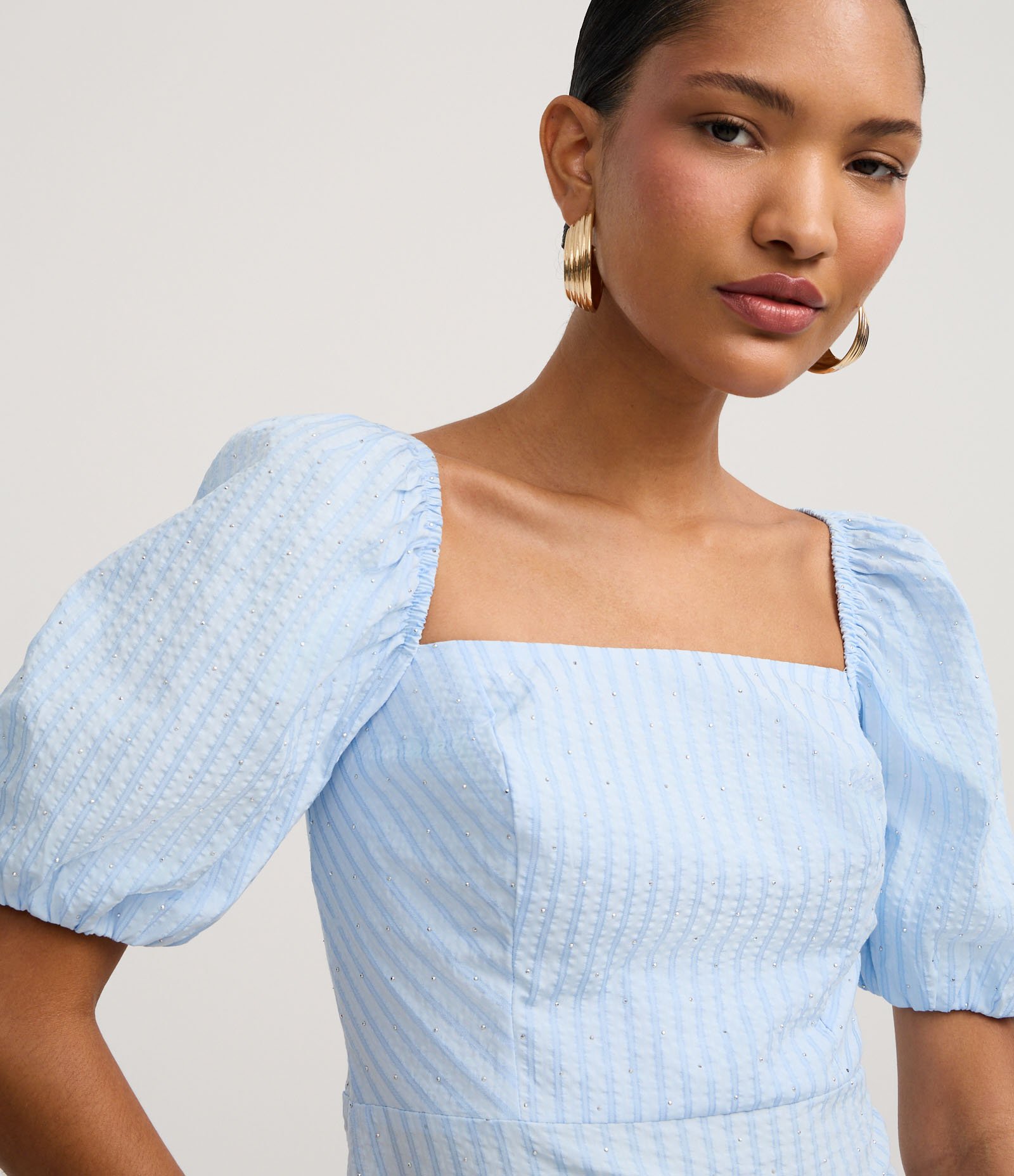 Vestido Curto em Tricoline Listrado com Manga Bufante e Brilhinhos Azul 3