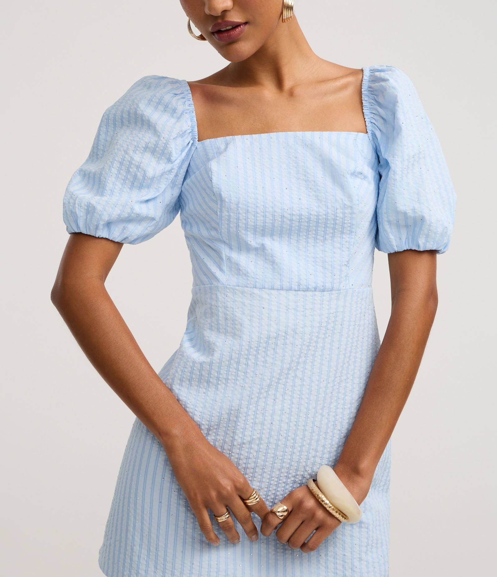 Vestido Curto em Tricoline Listrado com Manga Bufante e Brilhinhos Azul 4