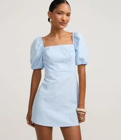 Vestido Curto em Tricoline Listrado com Manga Bufante e Brilhinhos