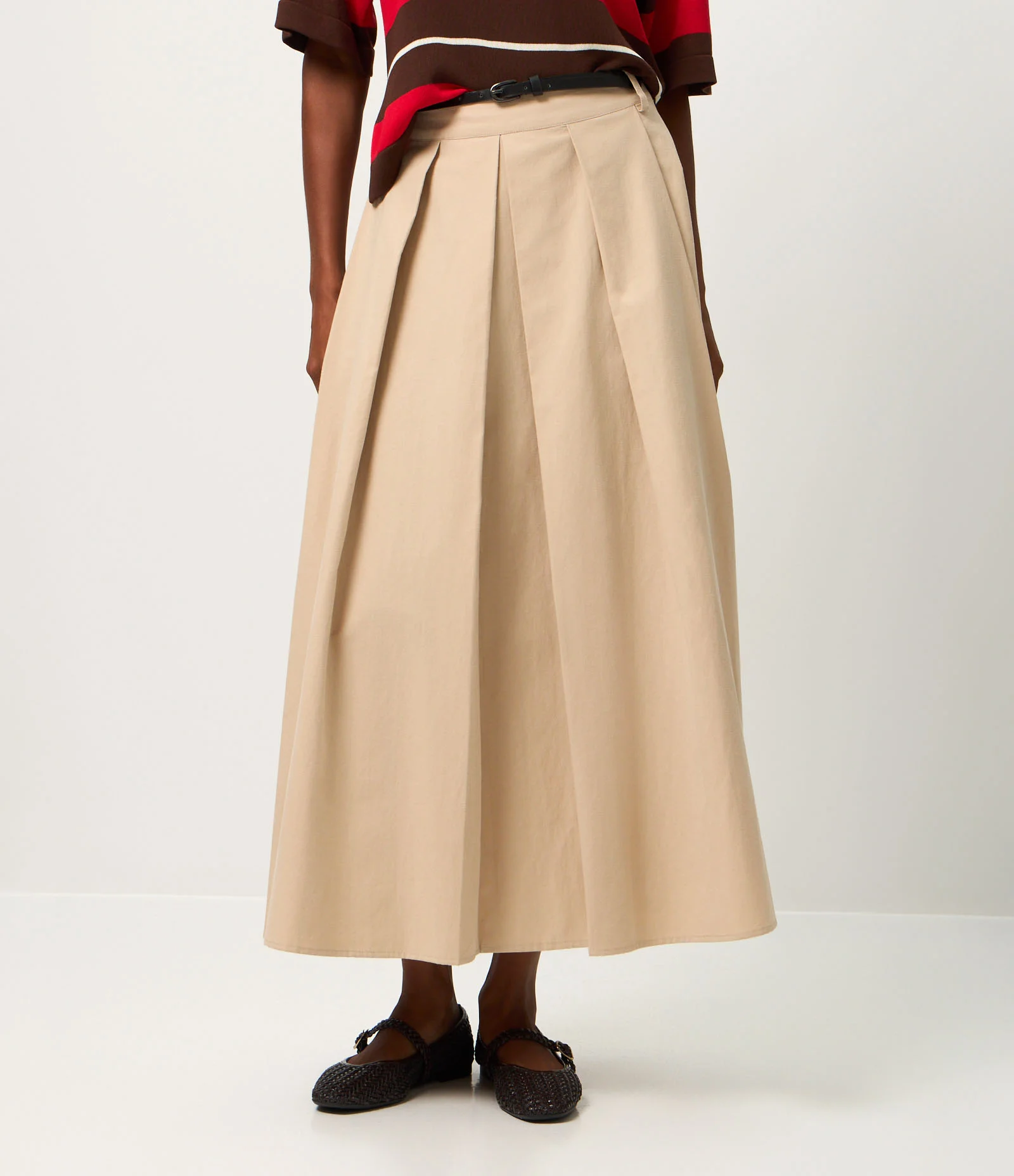 Saia Midi com Pregas Frontais e Cinto Fino Bege 4