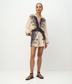 Short em Viscolinho com Estampa Floral e Cinto de Ráfia