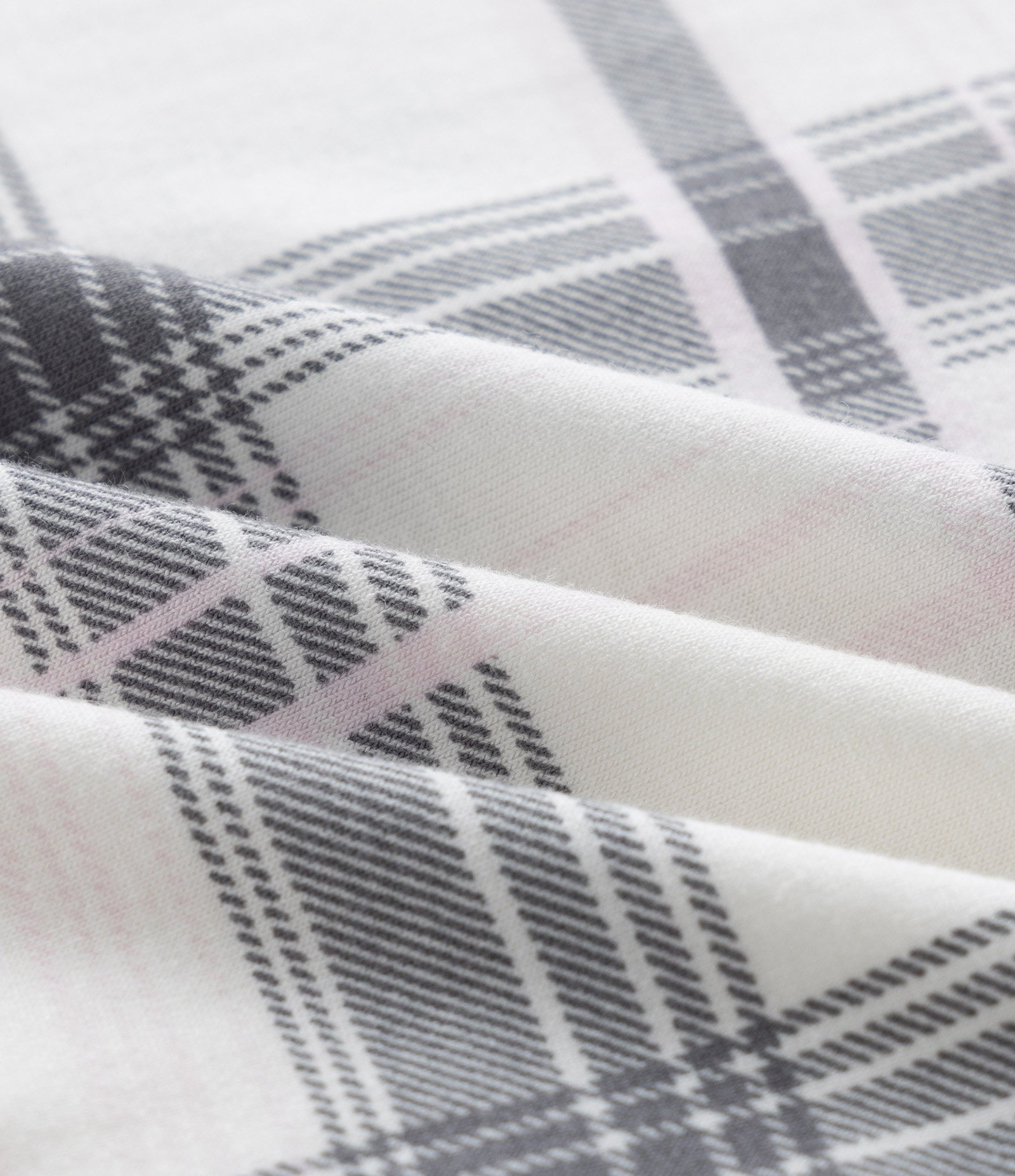 Pijama Curto em Viscose com Estampa Xadrez Curve & Plus Size Branco/Cinza 6