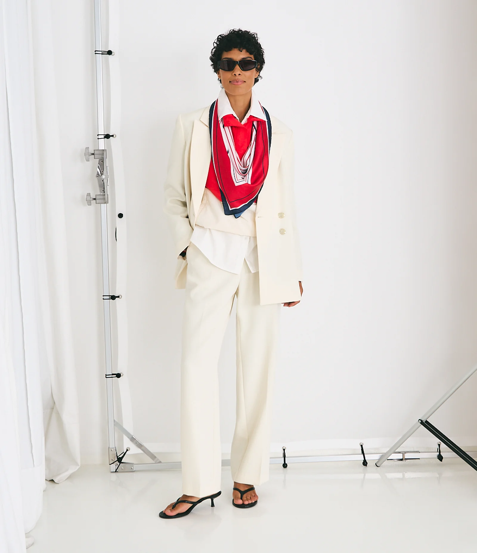 Calça Reta Alfaiatada com Cintura Média Off White 1