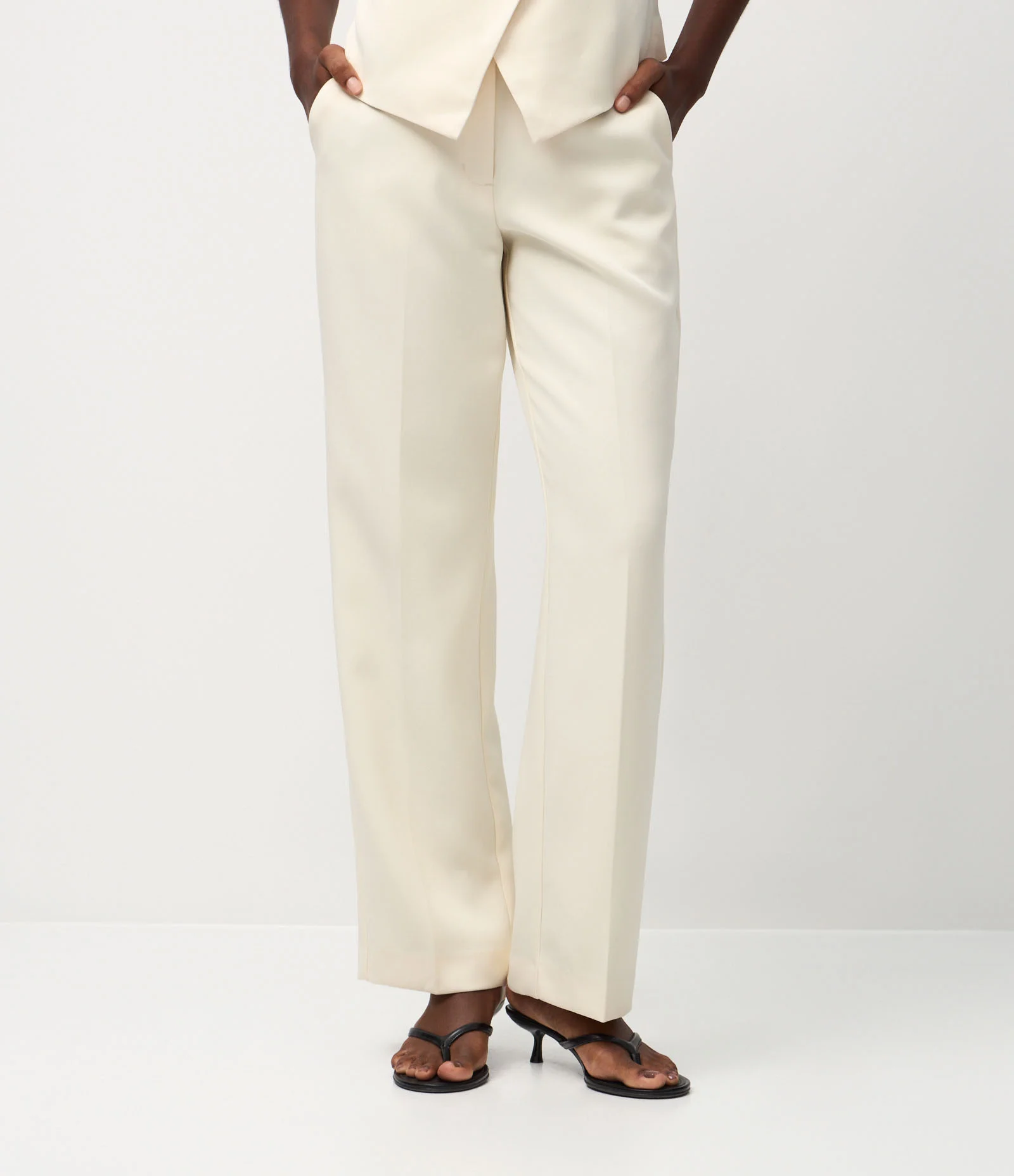 Calça Reta Alfaiatada com Cintura Média Off White 4