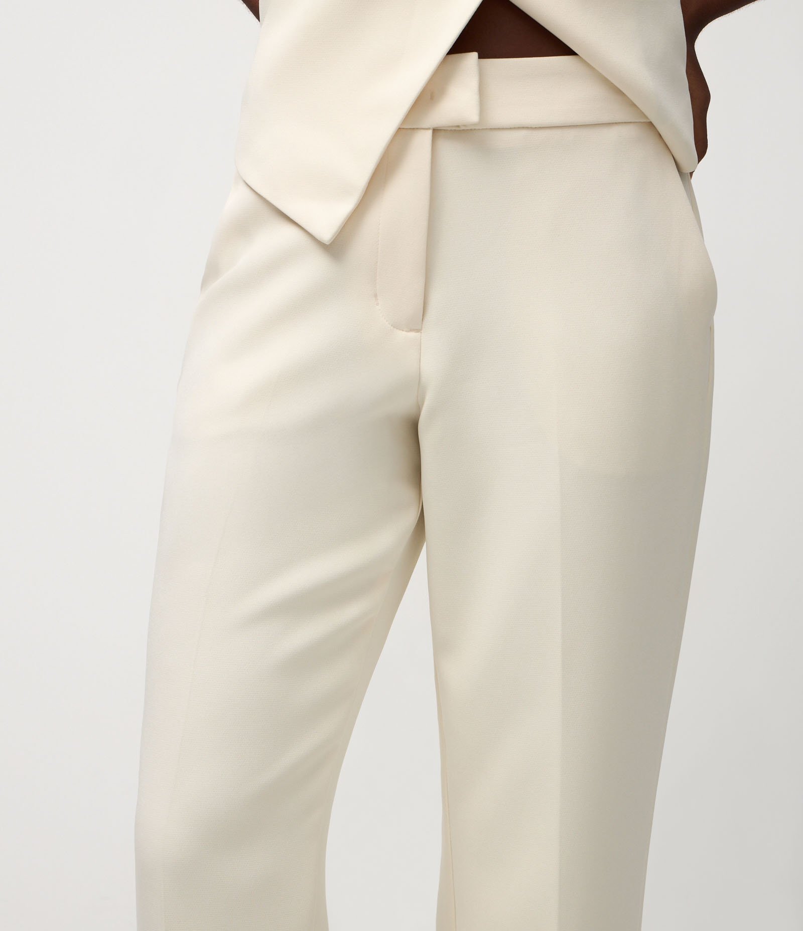 Calça Reta Alfaiatada com Cintura Média Off White 5