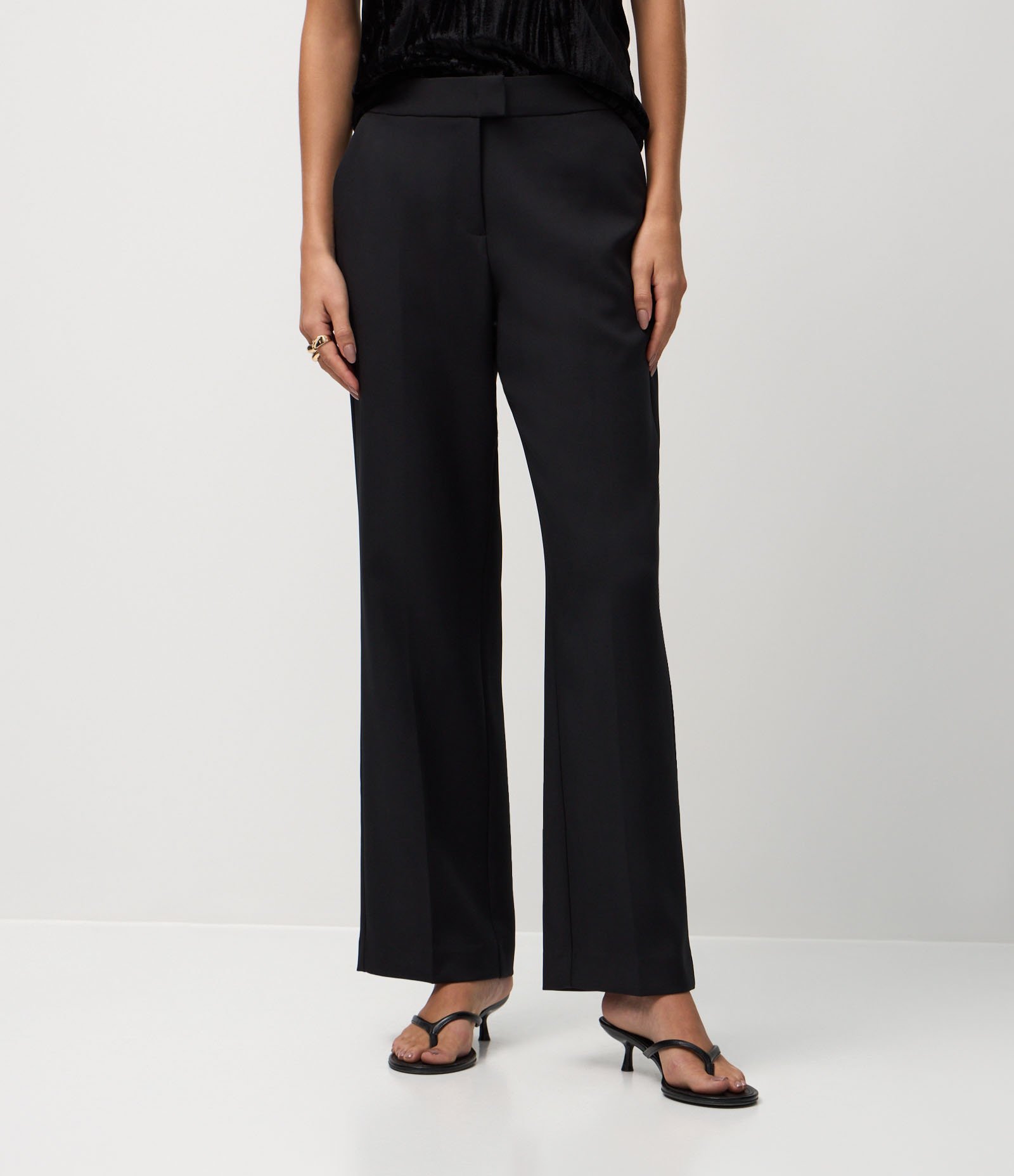 Calça Reta Alfaiatada com Cintura Média Preto 3