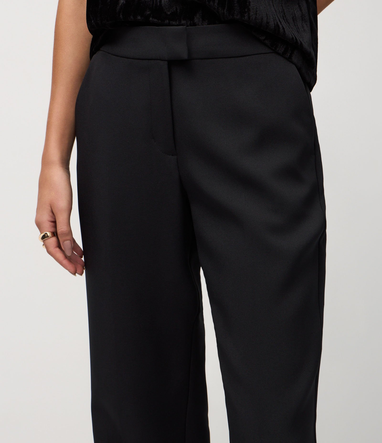 Calça Reta Alfaiatada com Cintura Média Preto 4