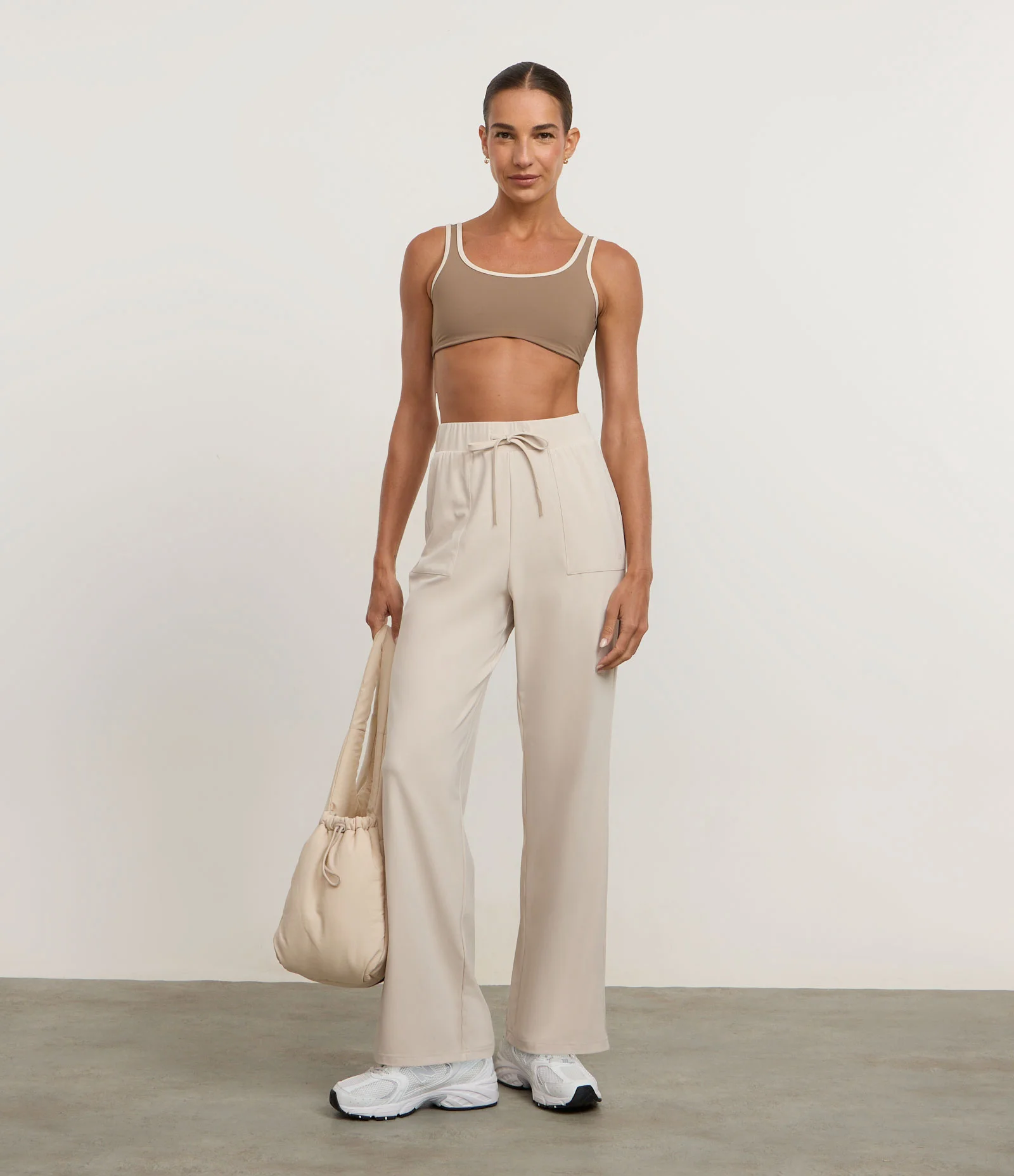 Calça Reta em Microfibra com Amarração no Cós Cinza 1