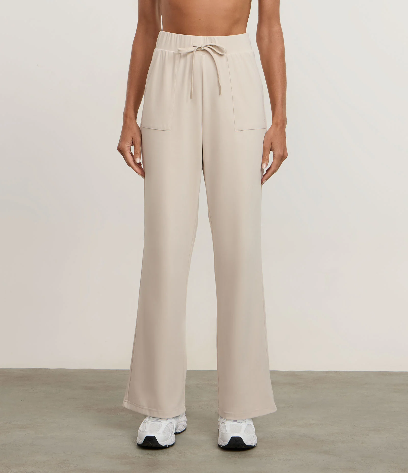 Calça Reta em Microfibra com Amarração no Cós Cinza 2