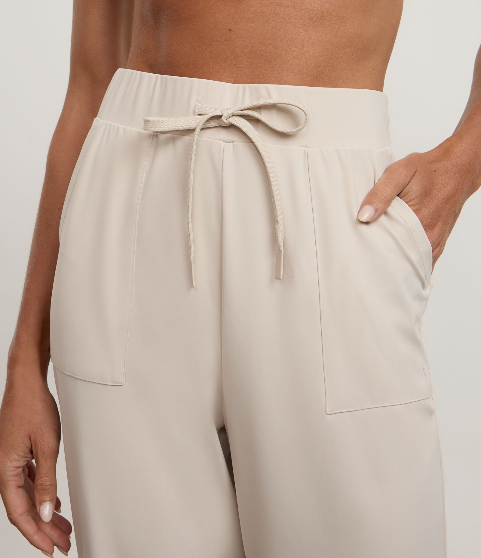 Calça Reta em Microfibra com Amarração no Cós Cinza 3