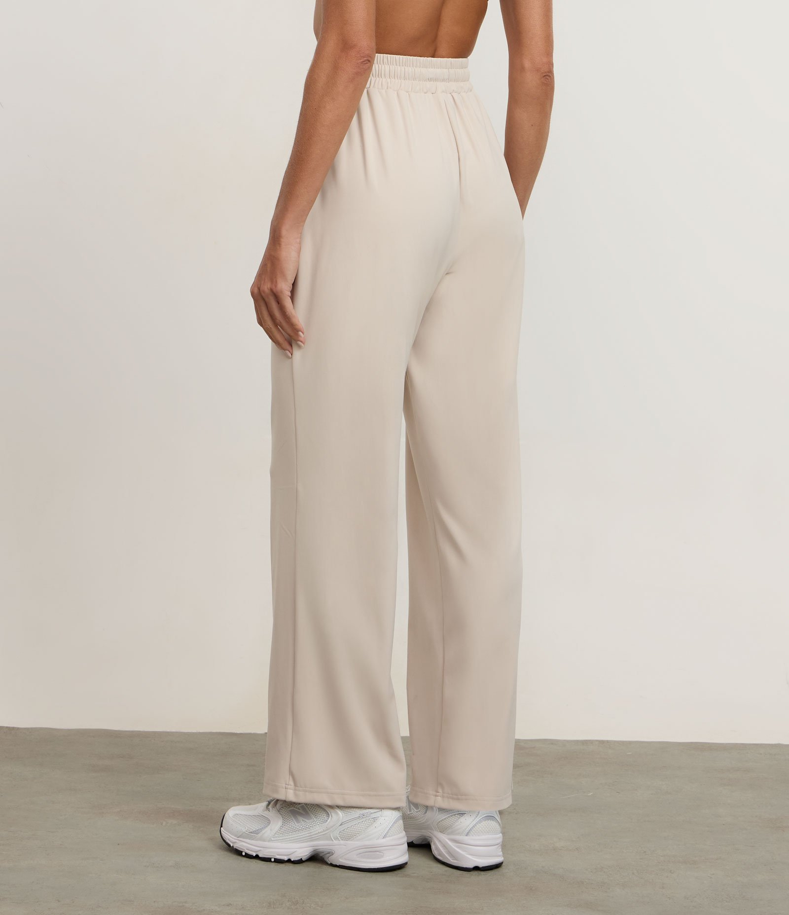 Calça Reta em Microfibra com Amarração no Cós Cinza 4