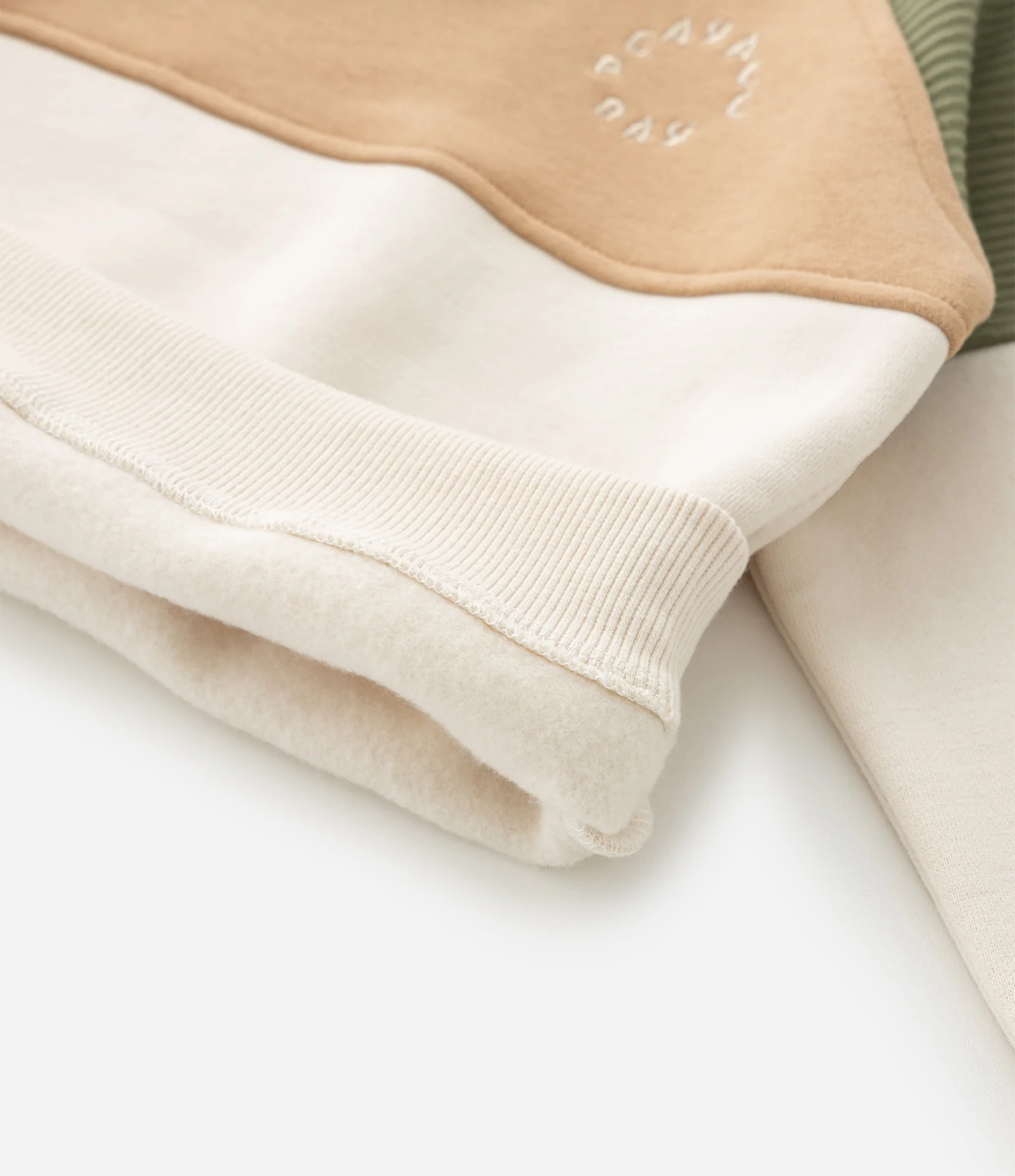 Conjunto Infantil em Moletom com Lettering Bordado – Tam 1 a 5 Anos Verde/Off-White 10