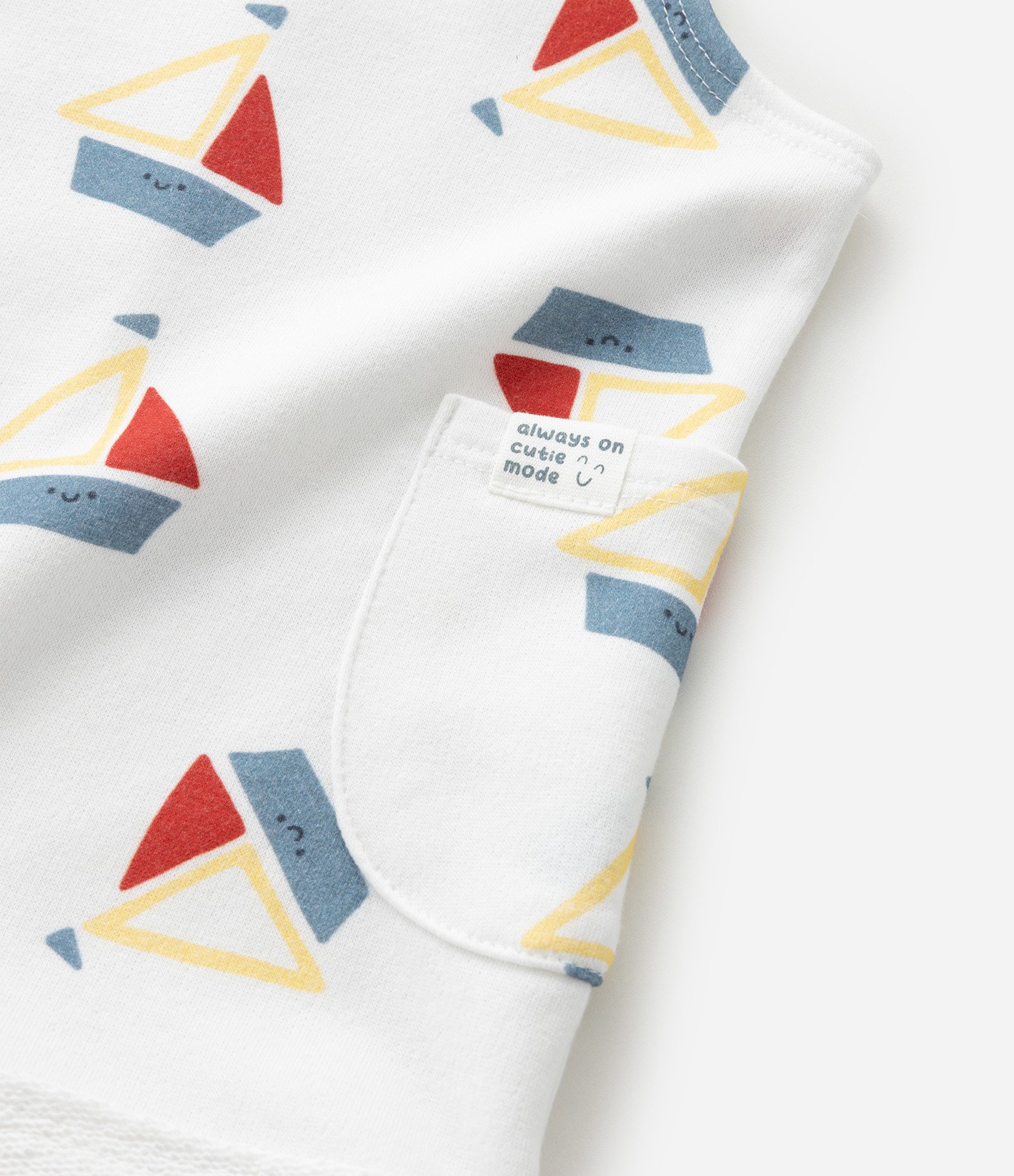 Jardineira Infantil em Moletom com Estampa de Barcos - Tam 0 a 18 Meses Multicores 6