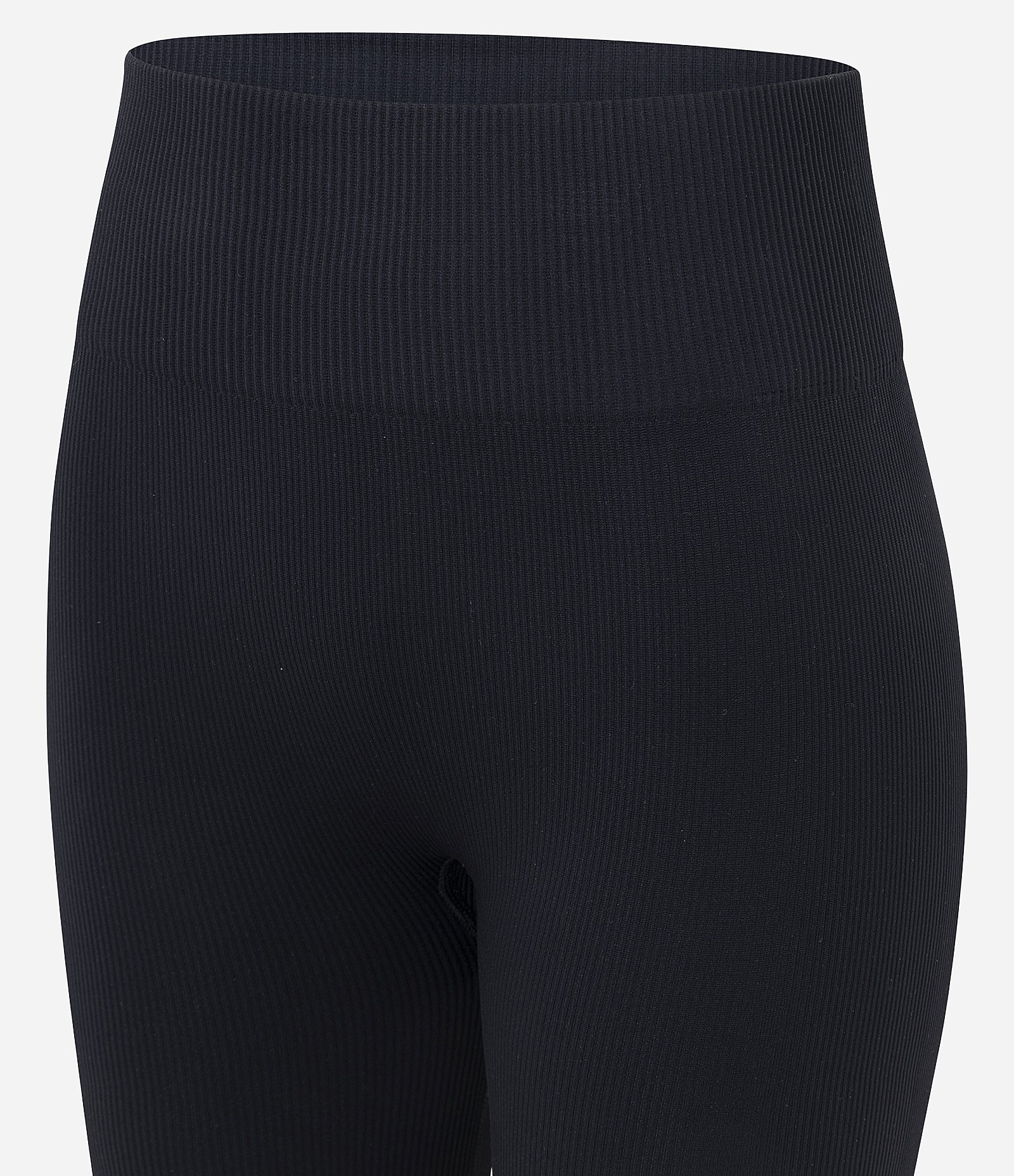 Bermuda Esportiva com Cós Alto Preto 6