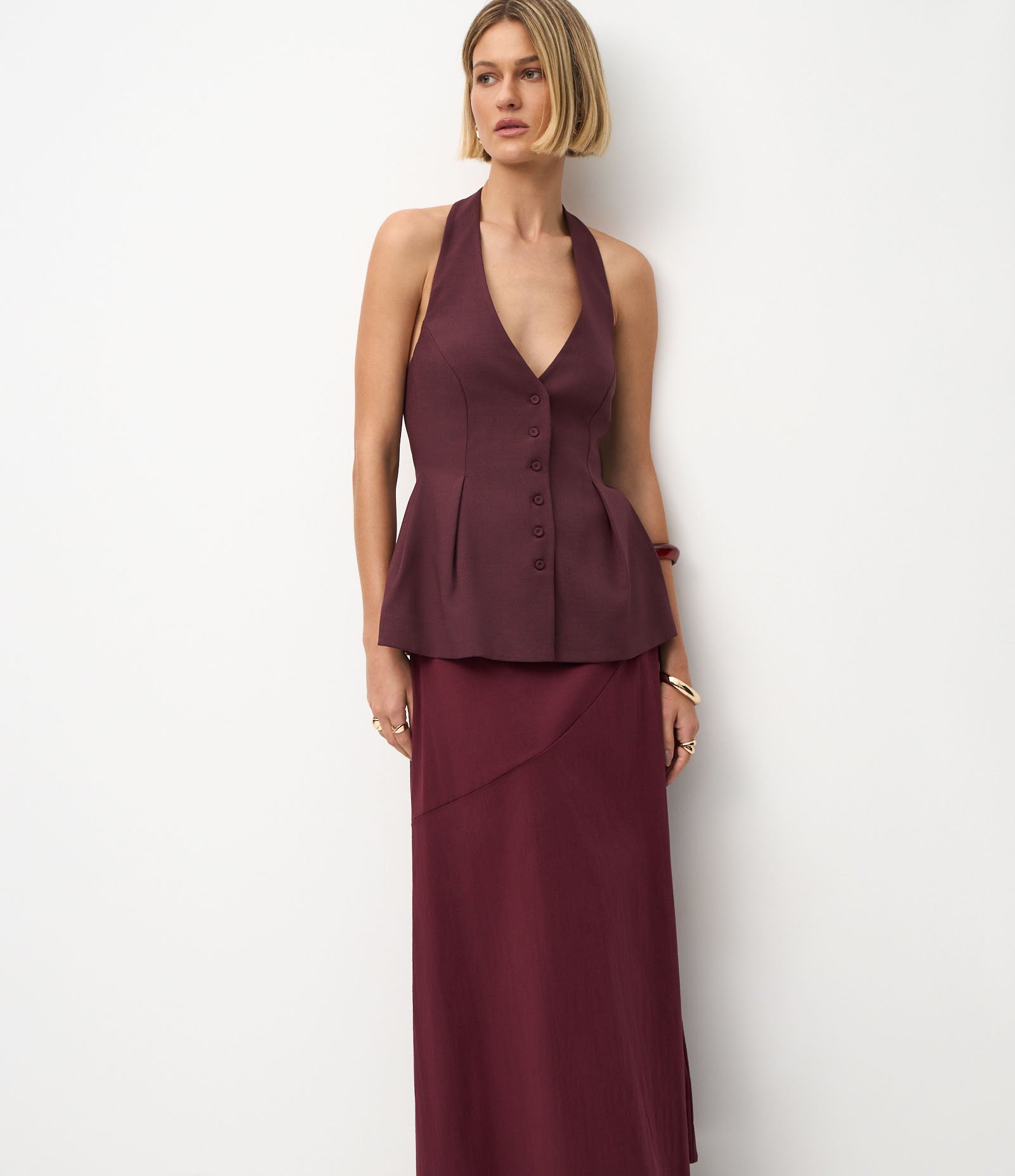 Saia Midi Evasê em Bengaline com Recorte Frontal Vermelho 2