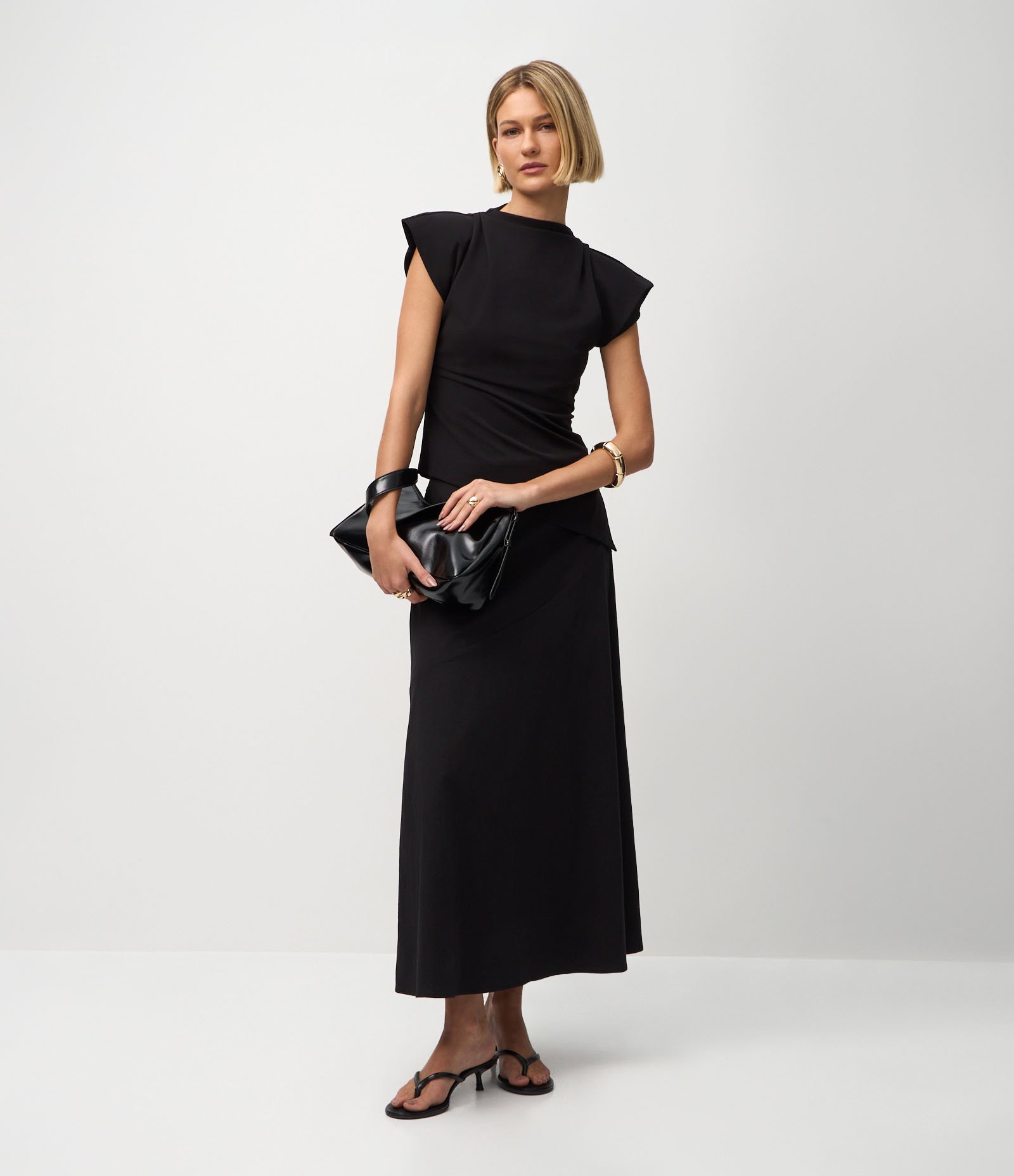 Saia Midi Evasê em Bengaline com Recorte Frontal Preto 2