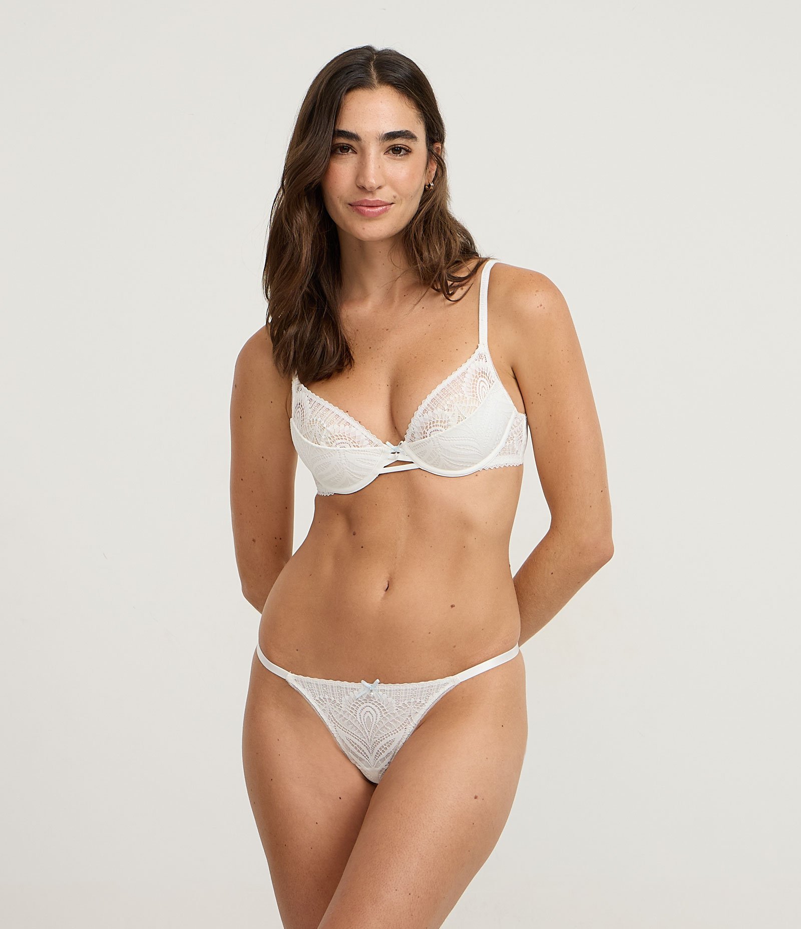 Calcinha String Fio em Renda Floral Branco 3