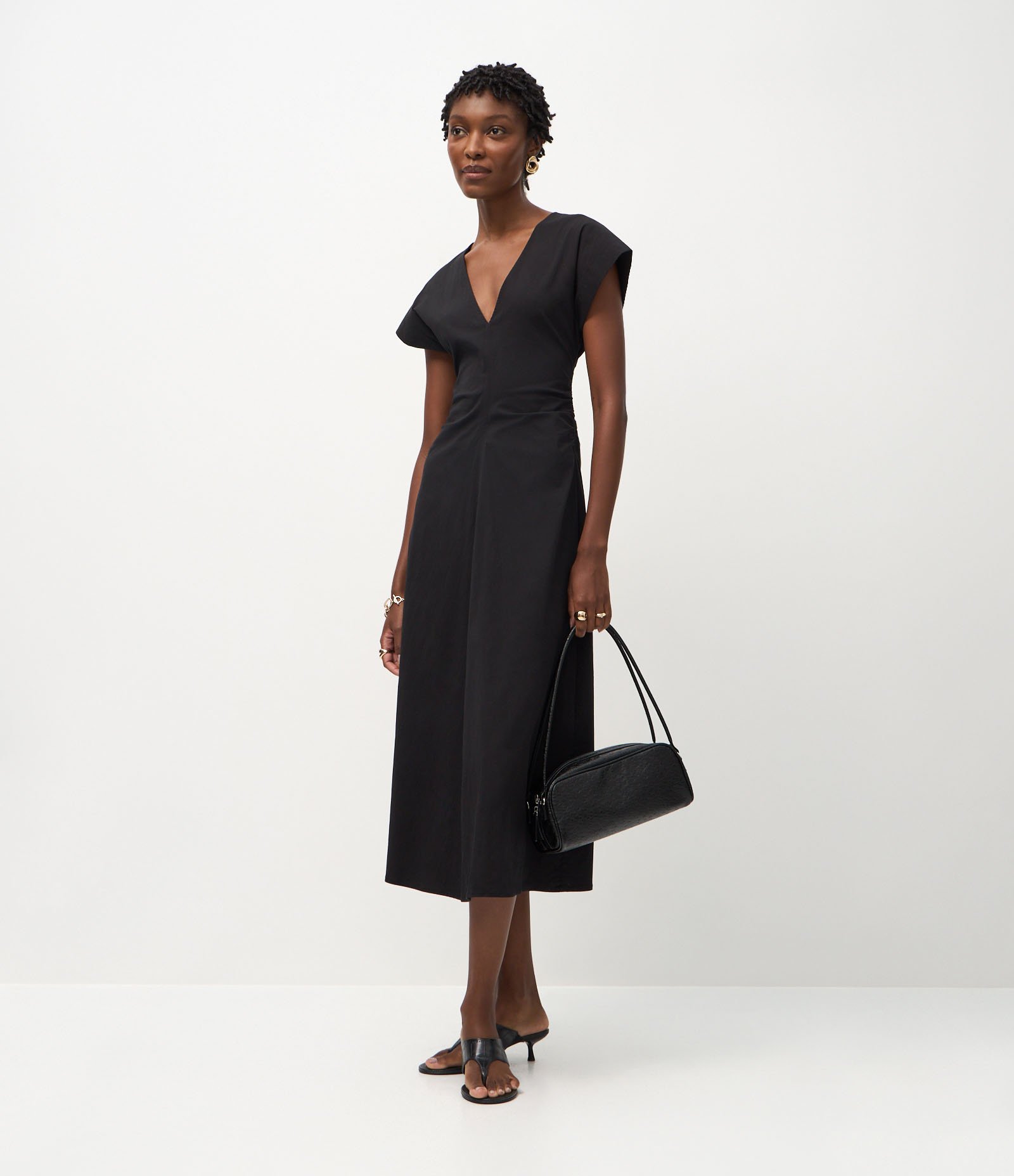 Vestido Evasê Midi com Franzidos nas Laterais Preto 1