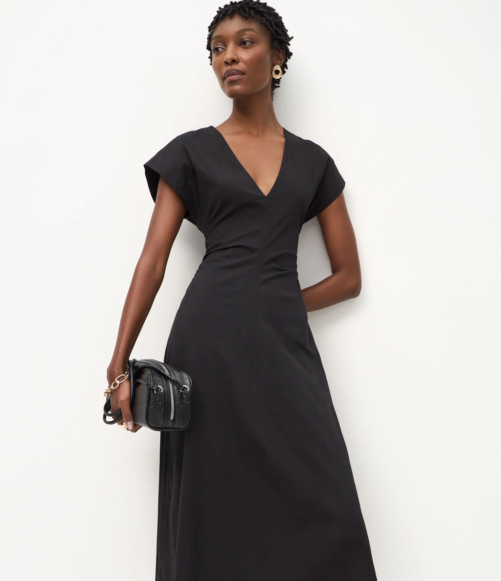 Vestido Evasê Midi com Franzidos nas Laterais Preto 2