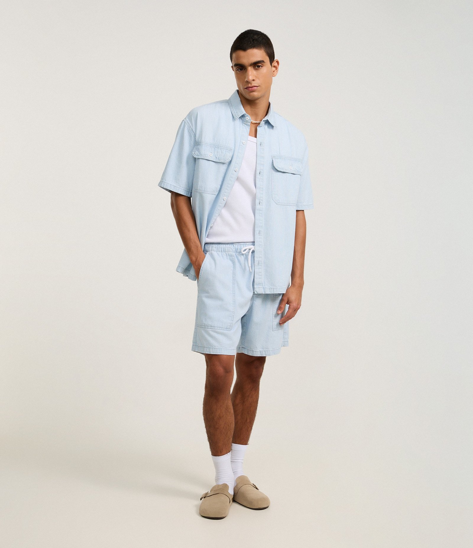 Bermuda Regular em Jeans com Cós Elástico e Estampa Listrada Azul 1