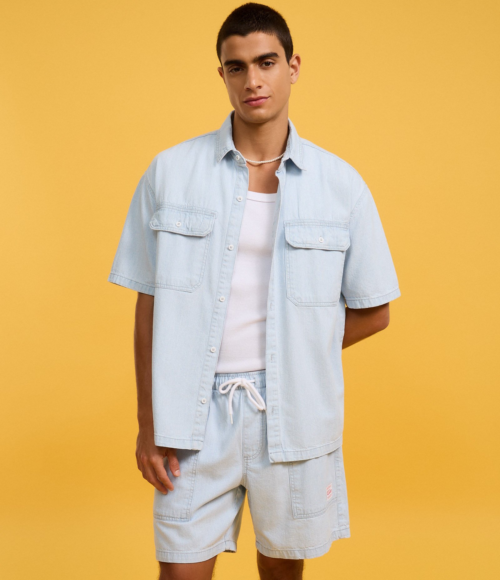 Bermuda Regular em Jeans com Cós Elástico e Estampa Listrada Azul 4