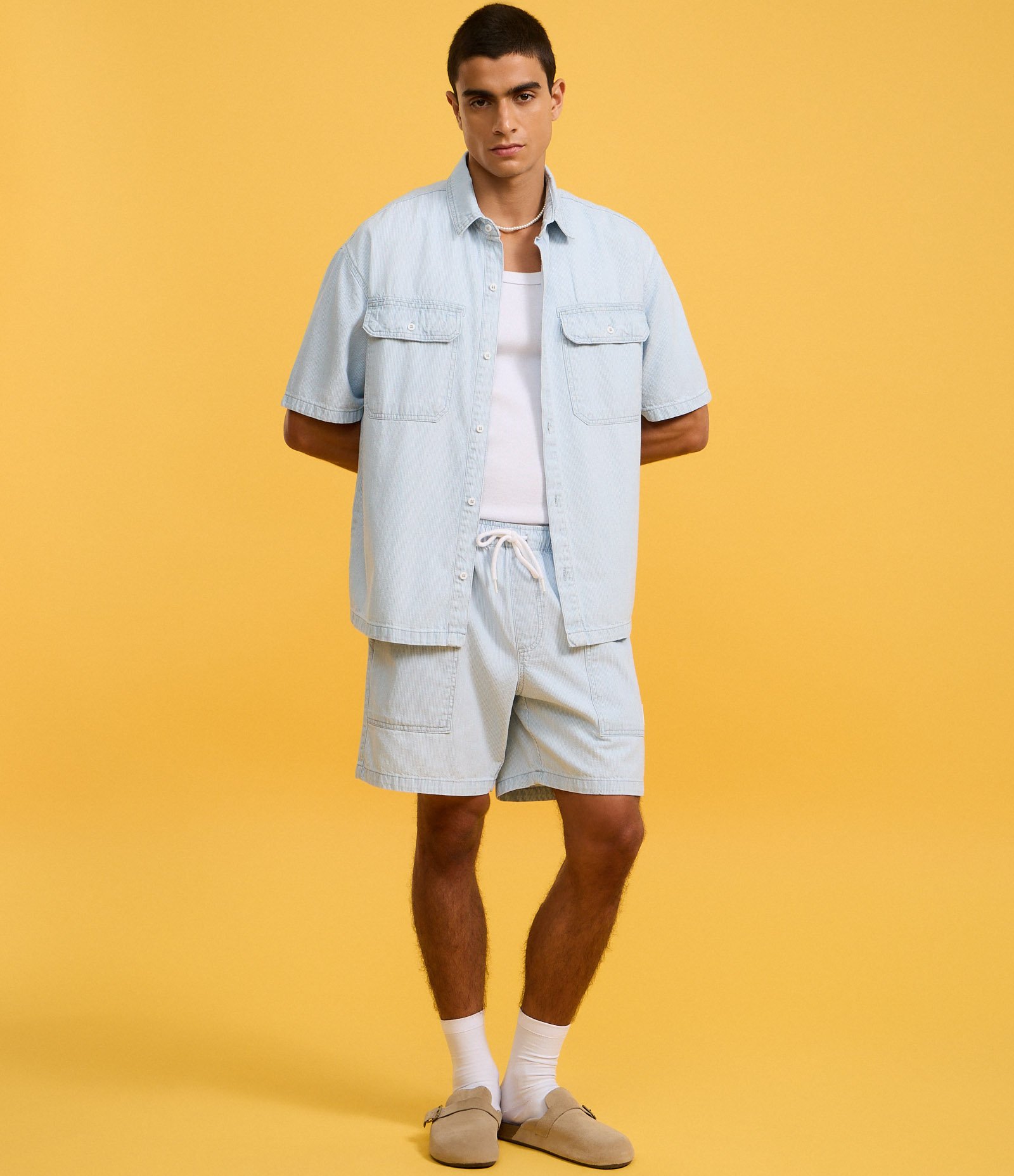 Bermuda Regular em Jeans com Cós Elástico e Estampa Listrada Azul 5