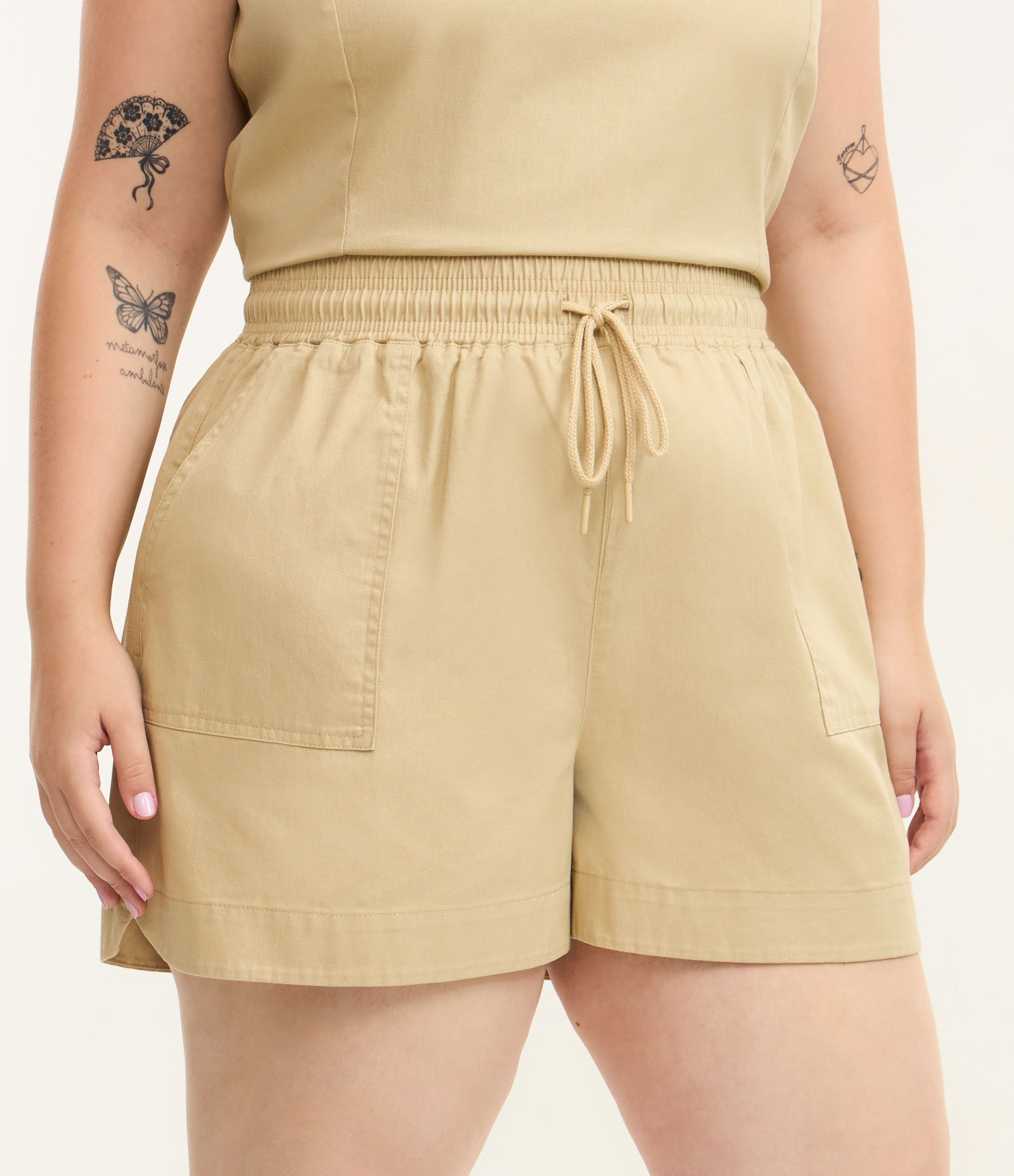 Short Comfy em Sarja com Elástico no Cós Curve & Plus Size Bege 2