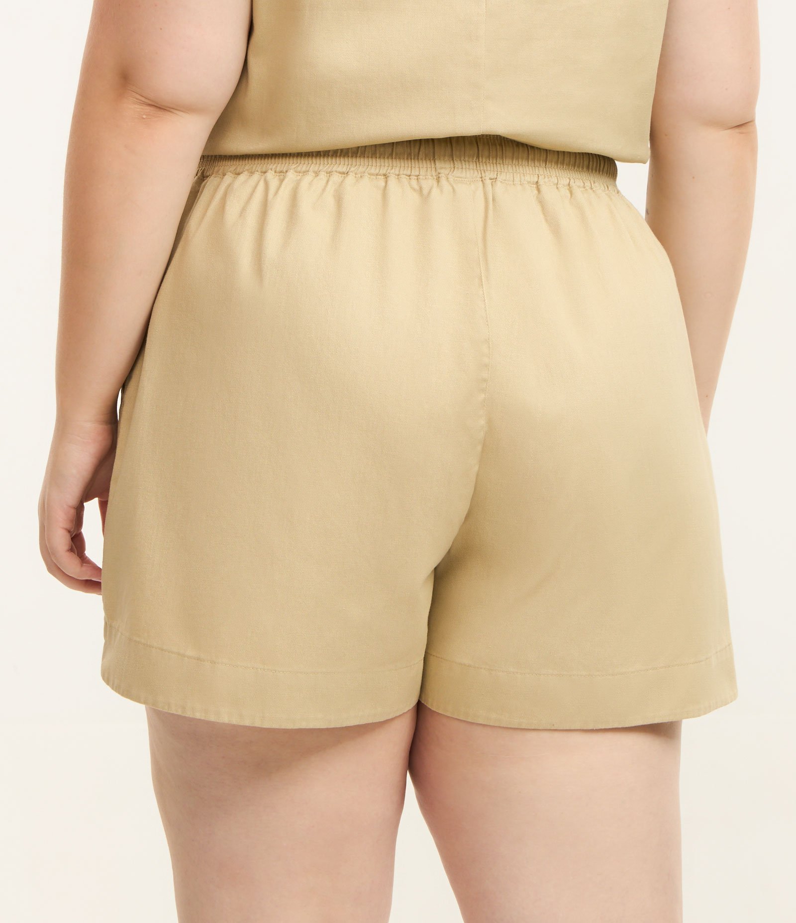 Short Comfy em Sarja com Elástico no Cós Curve & Plus Size Bege 4