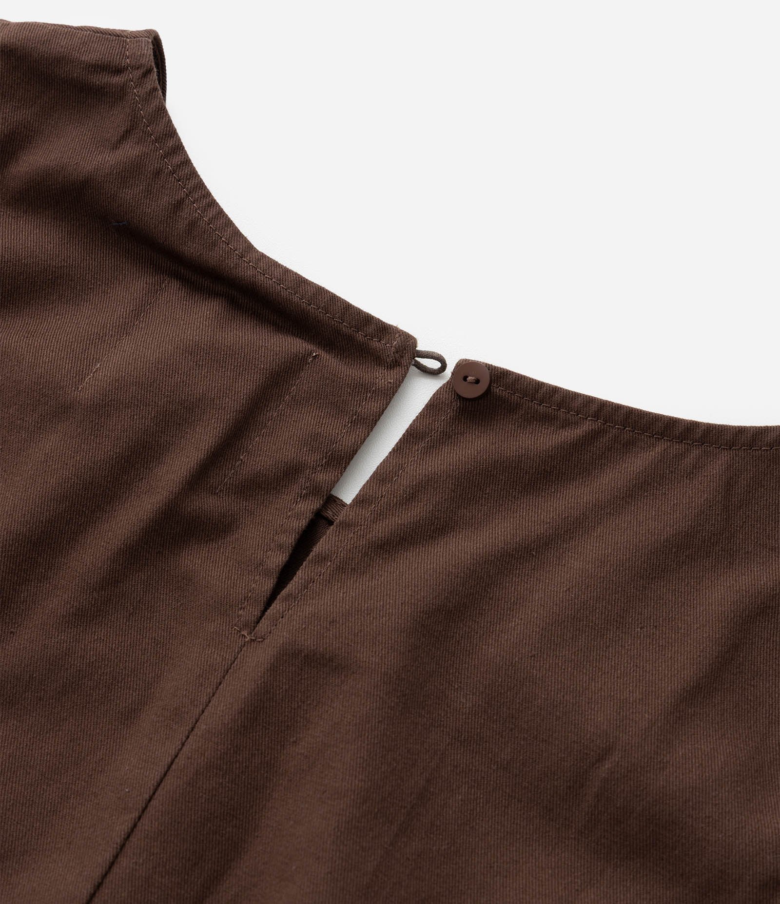 Blusa sem Manga em Sarja Curve & Plus Size Marrom 9