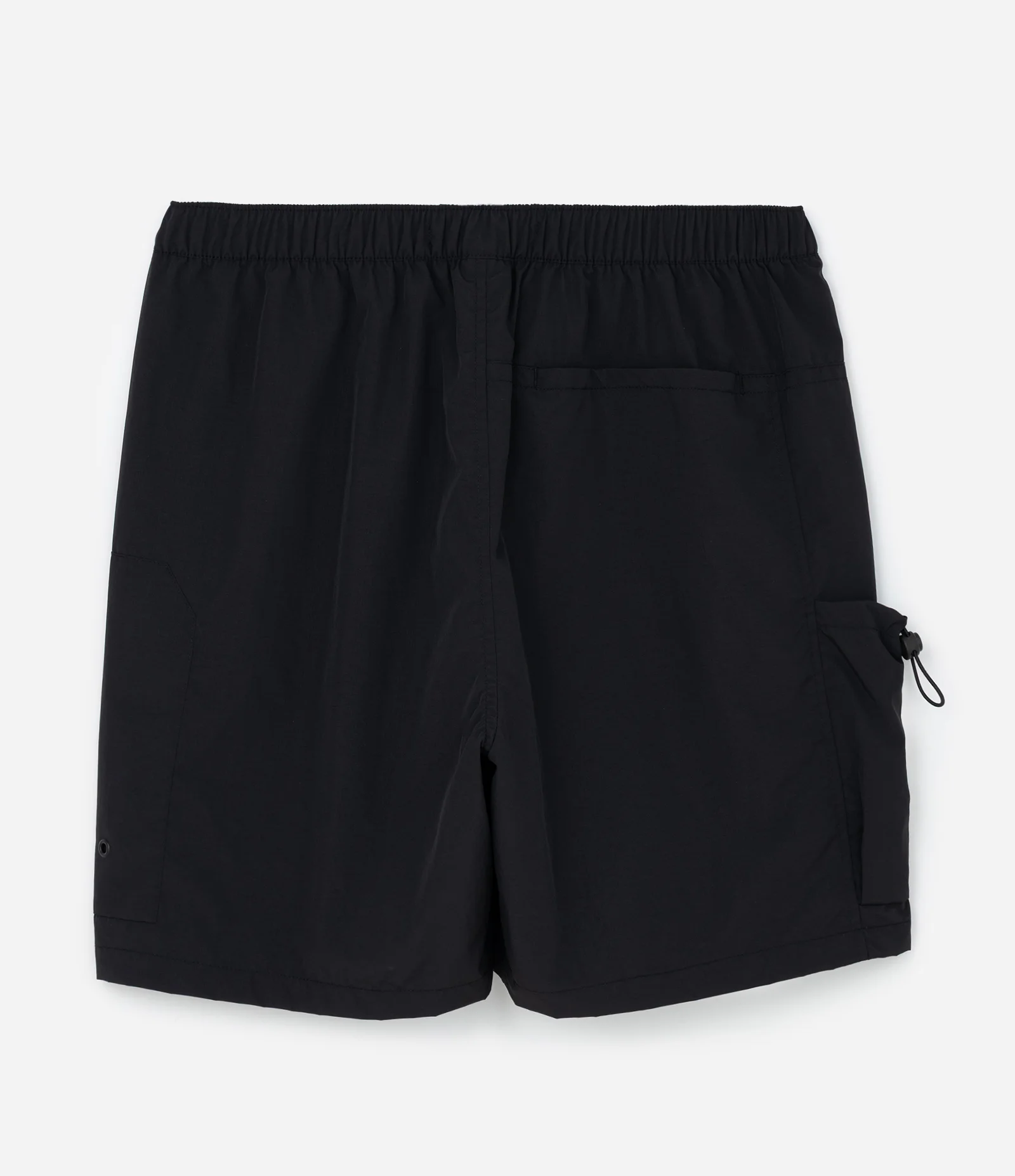 Bermuda em Material Tecnológico com  Porta Garrafa e Bolso Preto 7